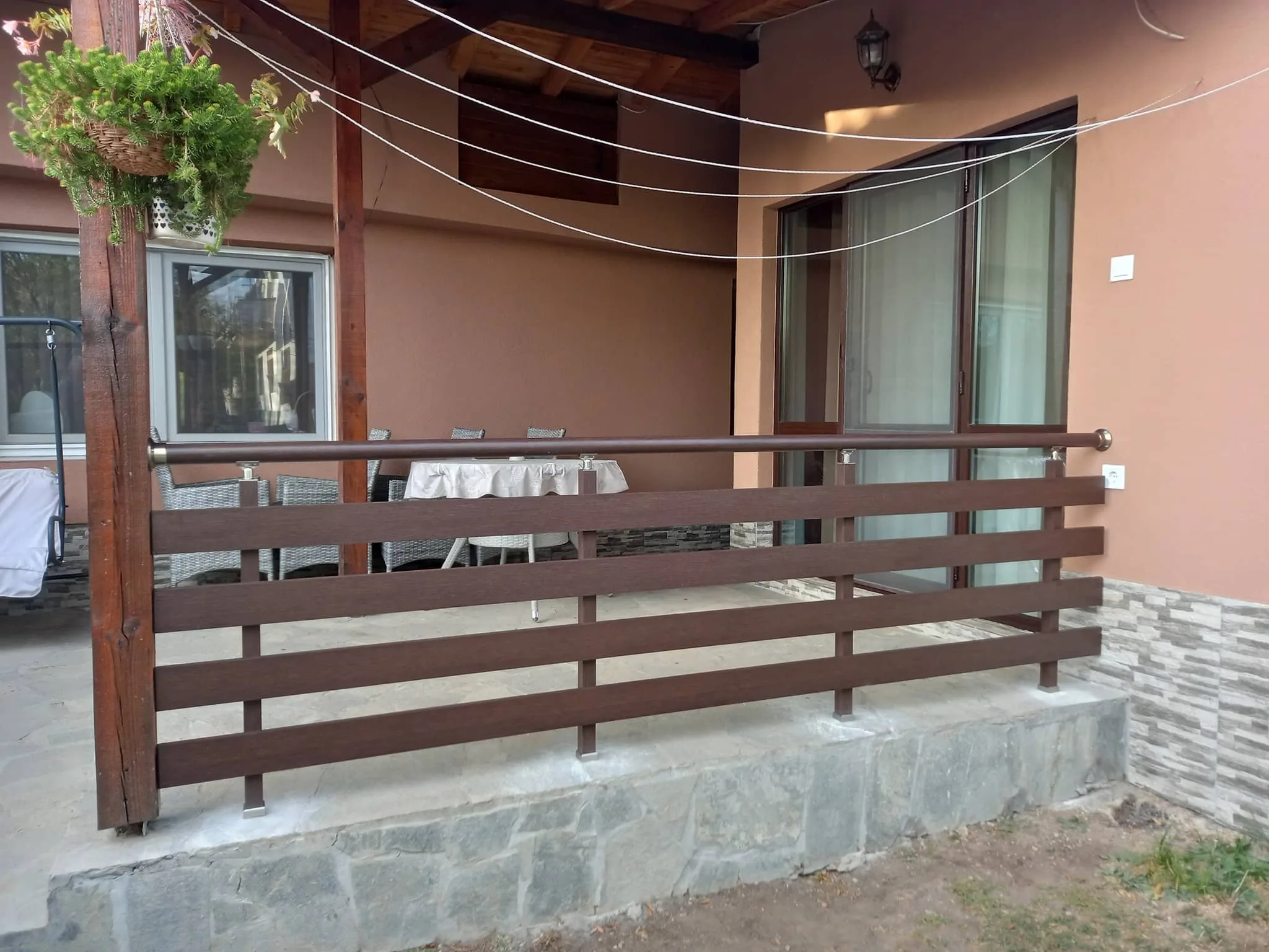 Алуминиев парапет ВИЛА с дървесен ефект – изработка и монтаж