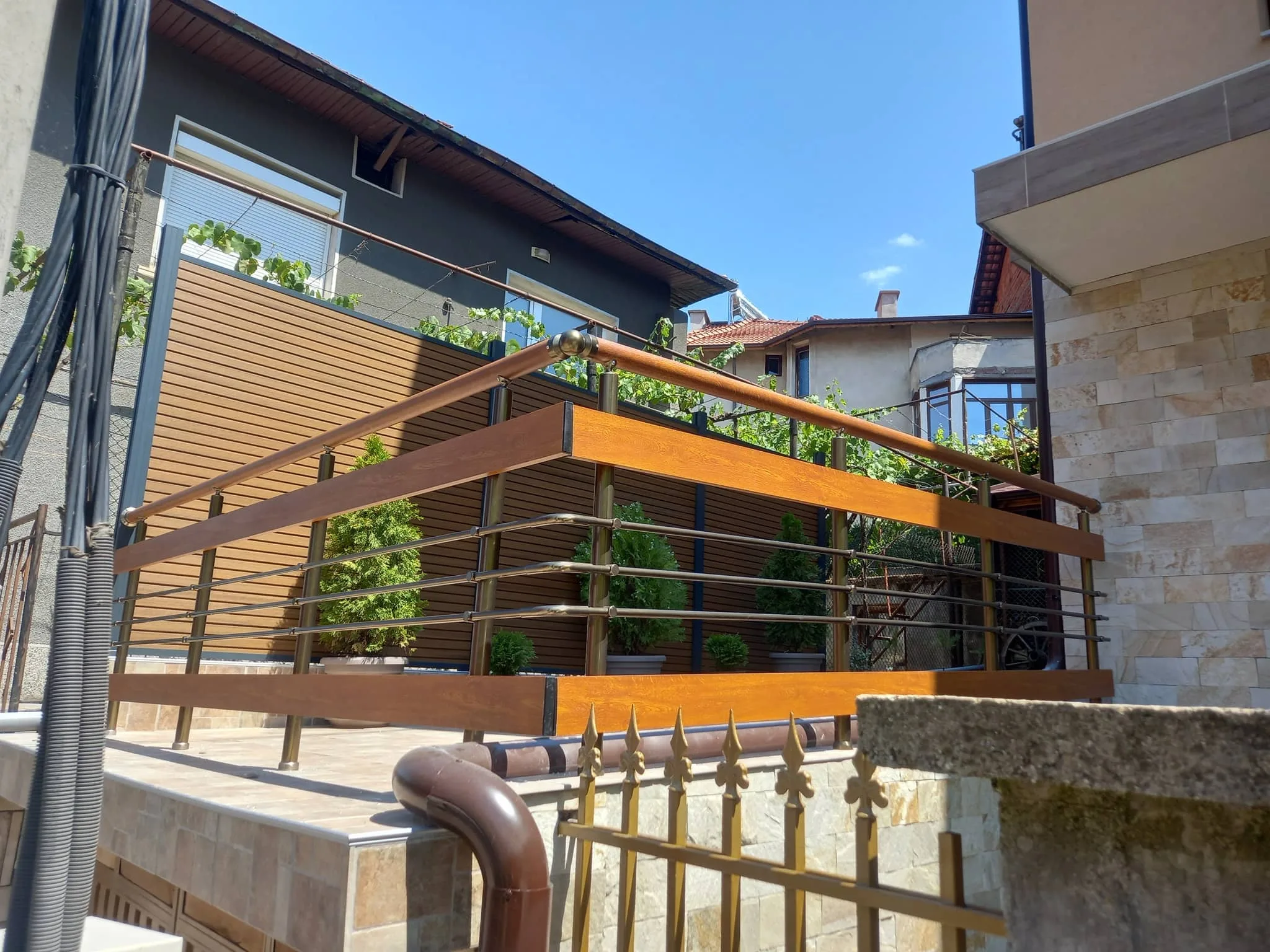 Парапет ВИЛА-микс по поръчка – изработка и монтаж Pernik