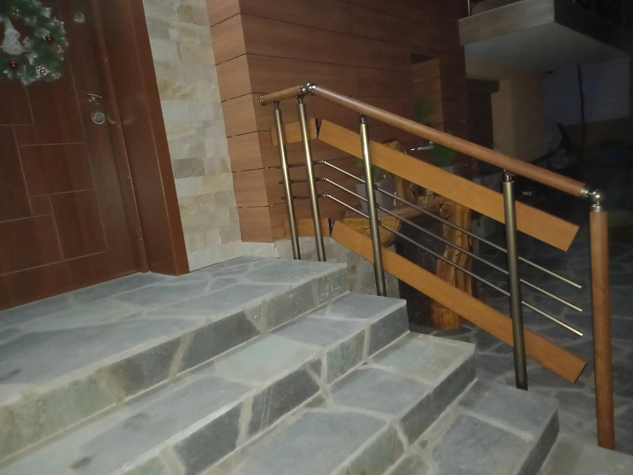 Парапет ВИЛА-микс по поръчка – изработка и монтаж Pernik