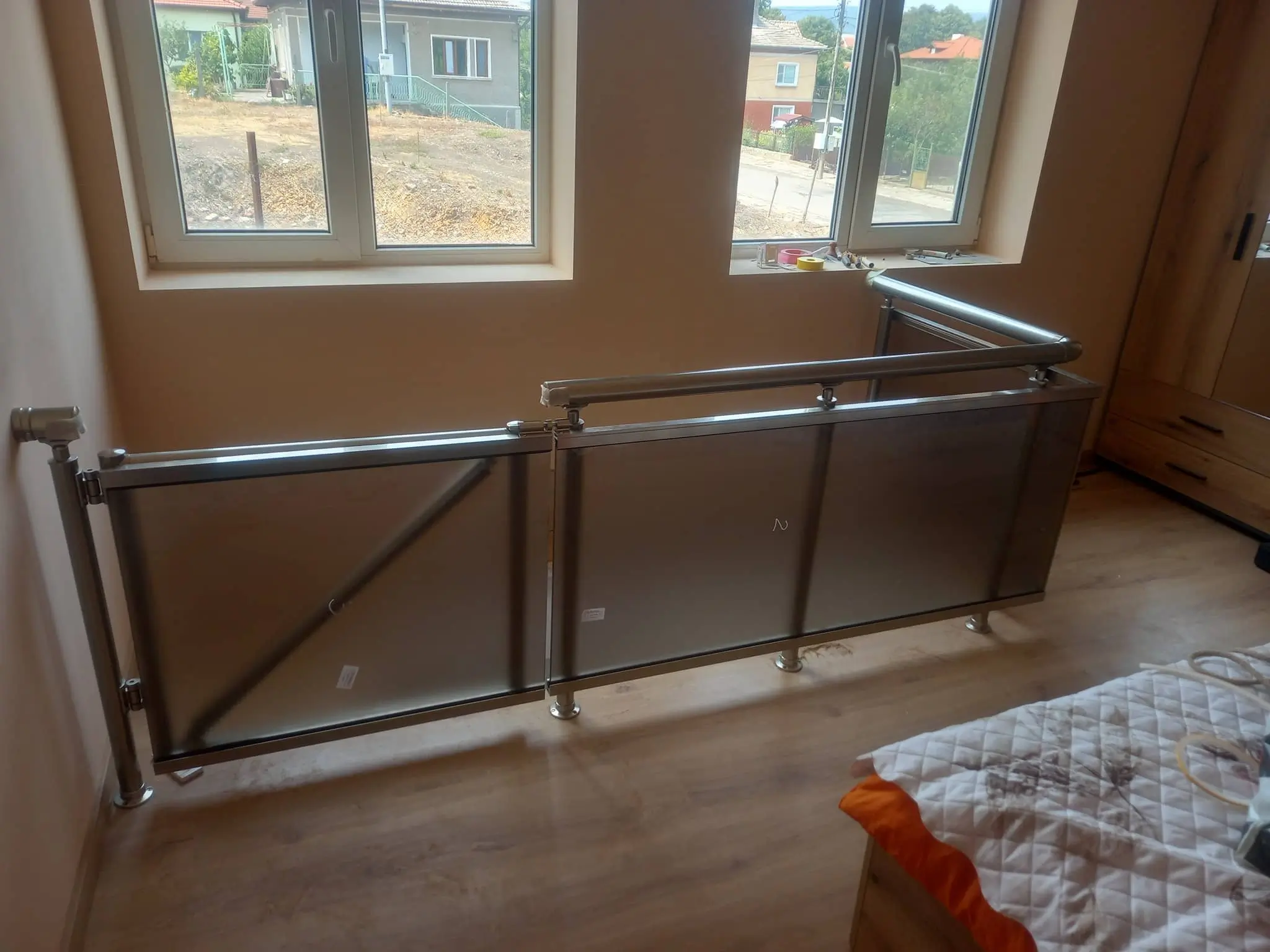 Парапет със стъкло по поръчка – изработка и монтаж