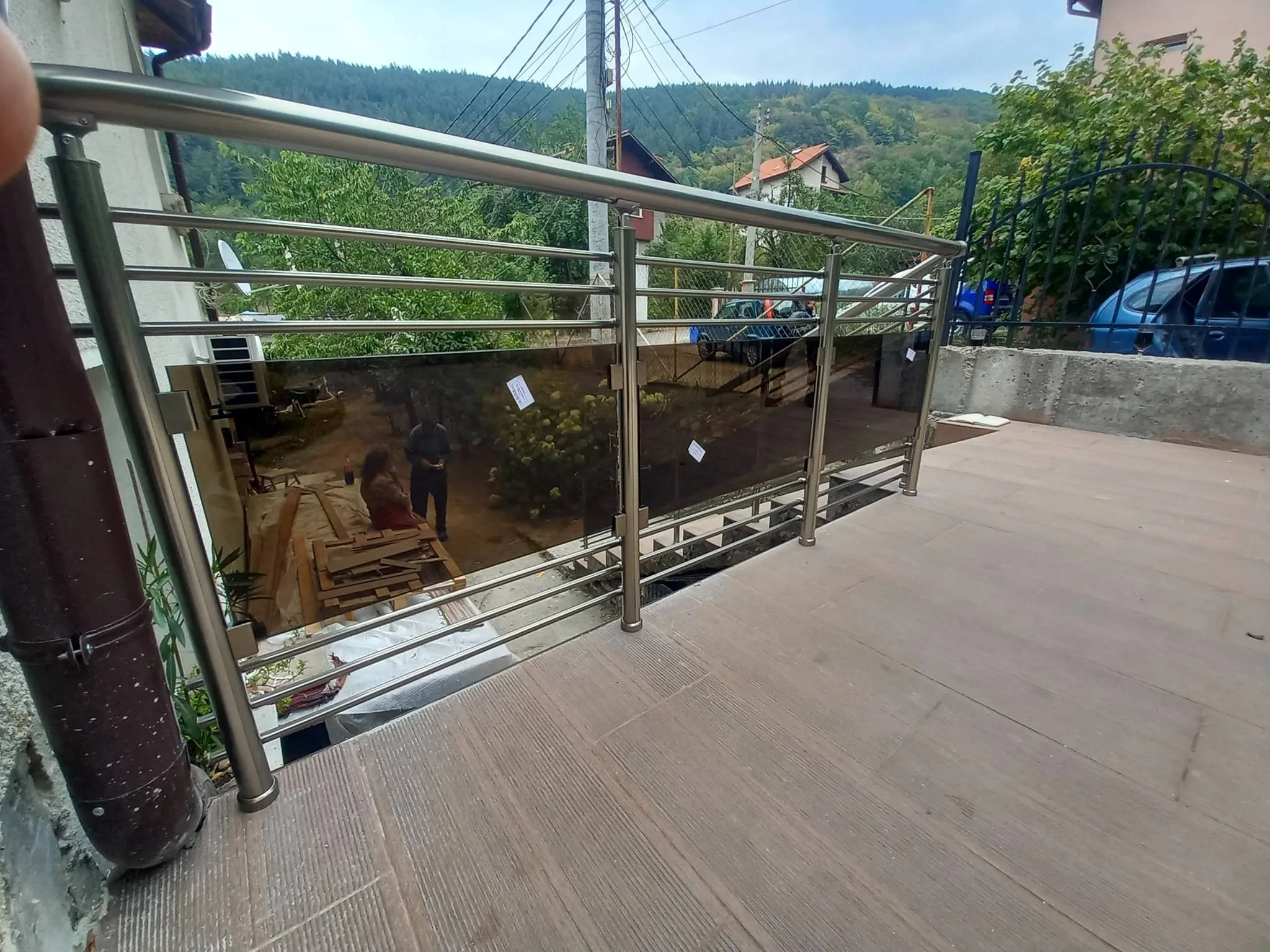 Парапет със стъкло по поръчка – изработка и монтаж