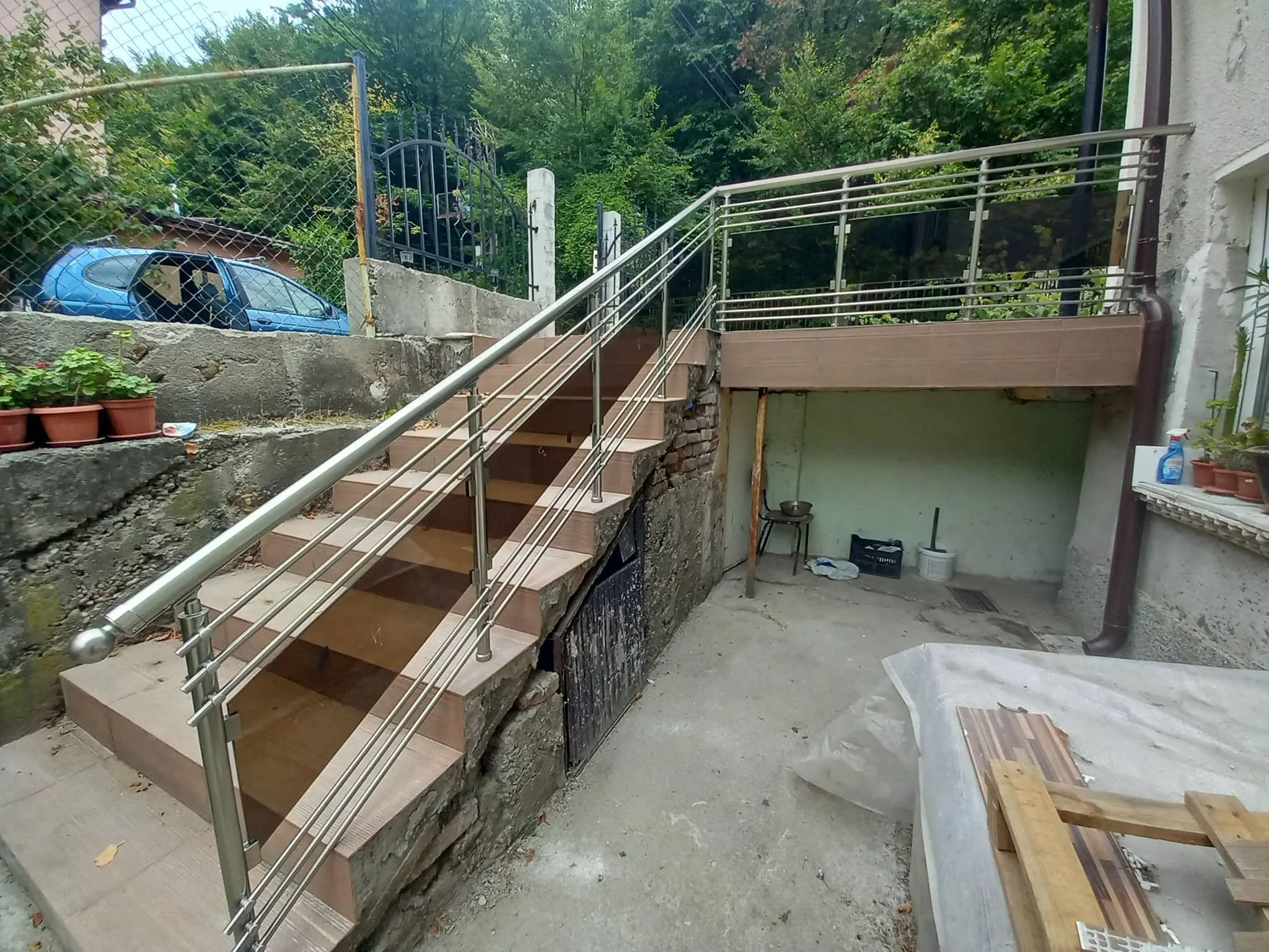 Парапет със стъкло по поръчка – изработка и монтаж