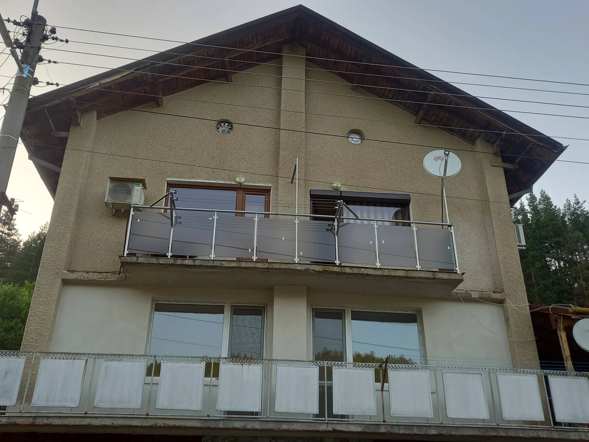 Парапет със стъкло по поръчка – изработка и монтаж