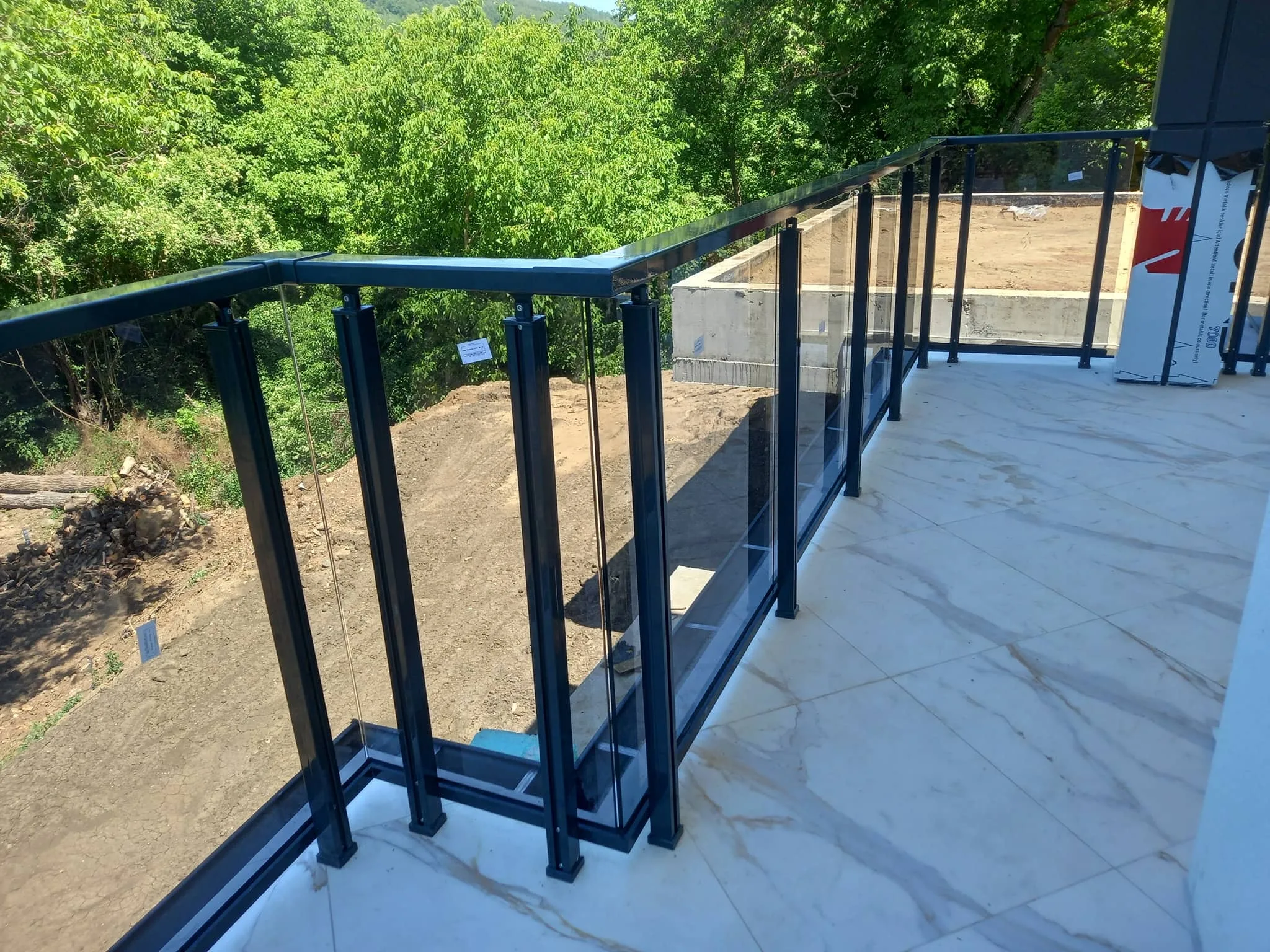 Парапети със стъкло