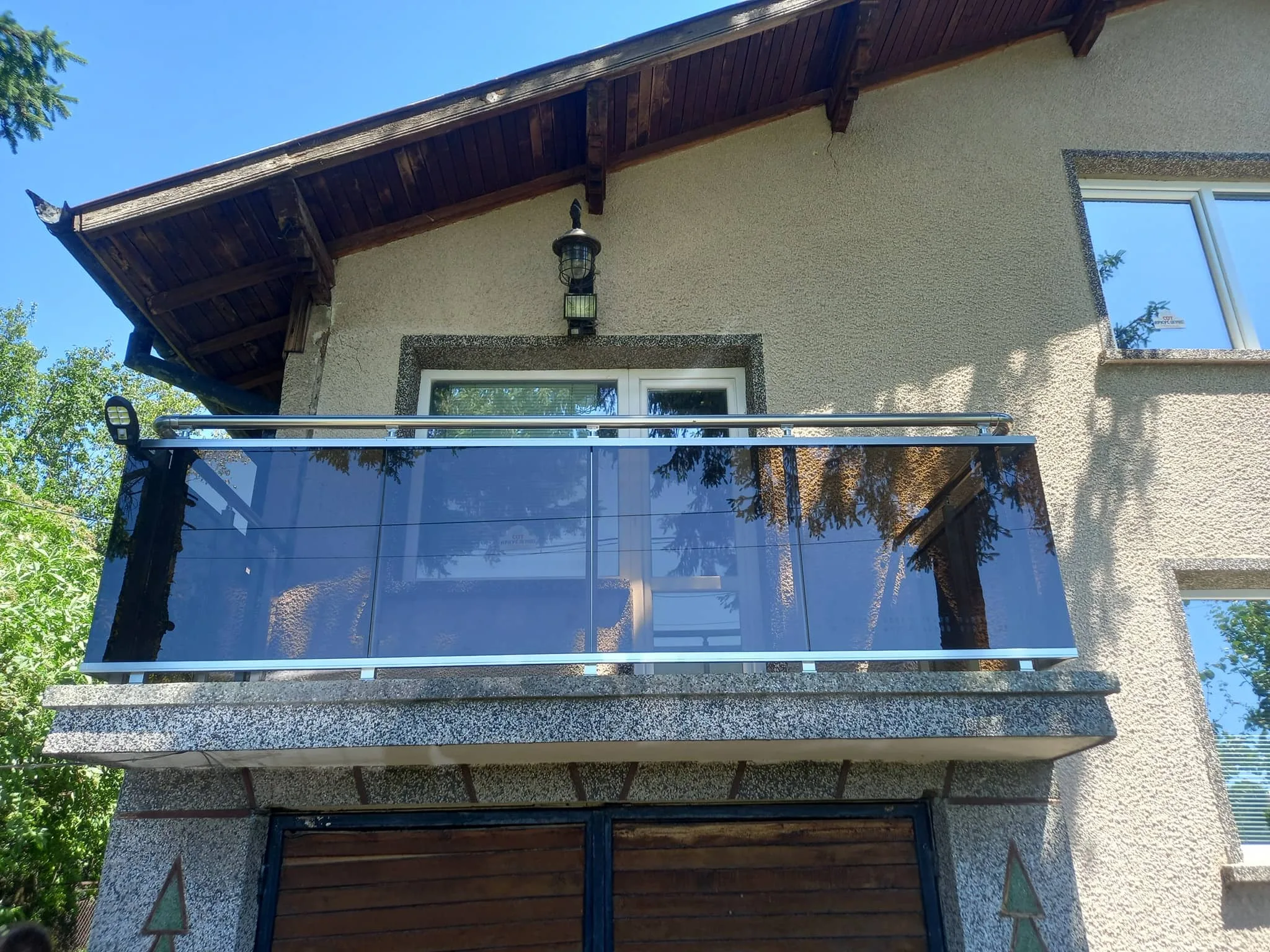 Парапет със стъкло по поръчка – изработка и монтаж