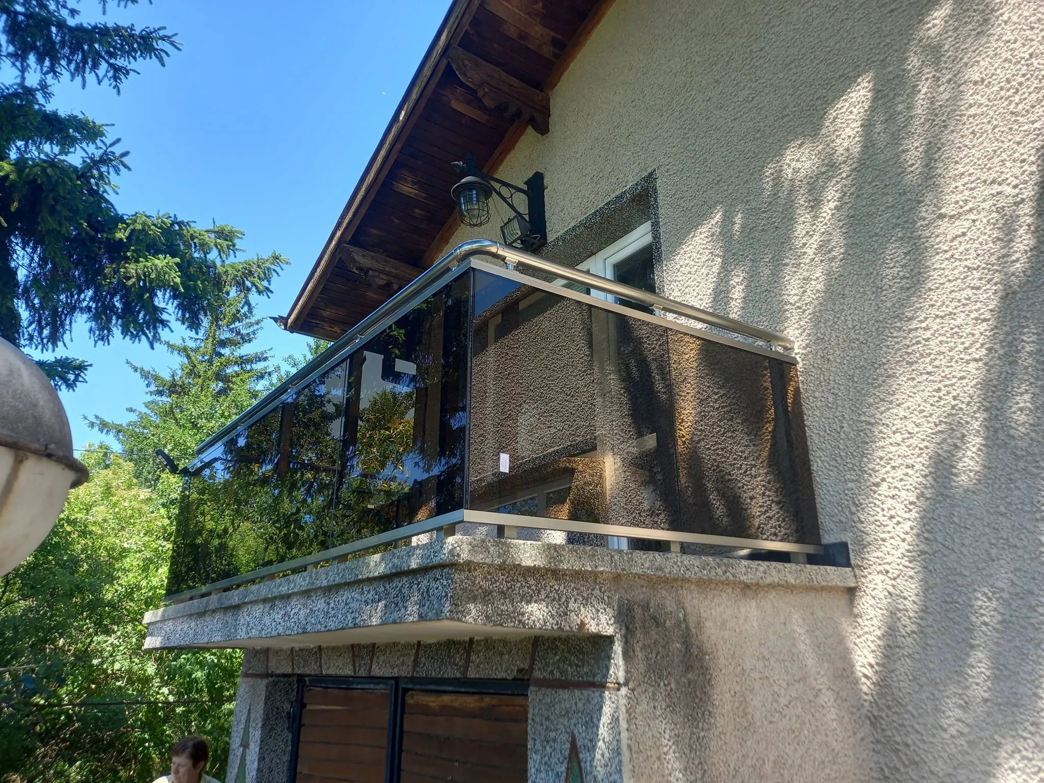 Парапет със стъкло по поръчка – изработка и монтаж