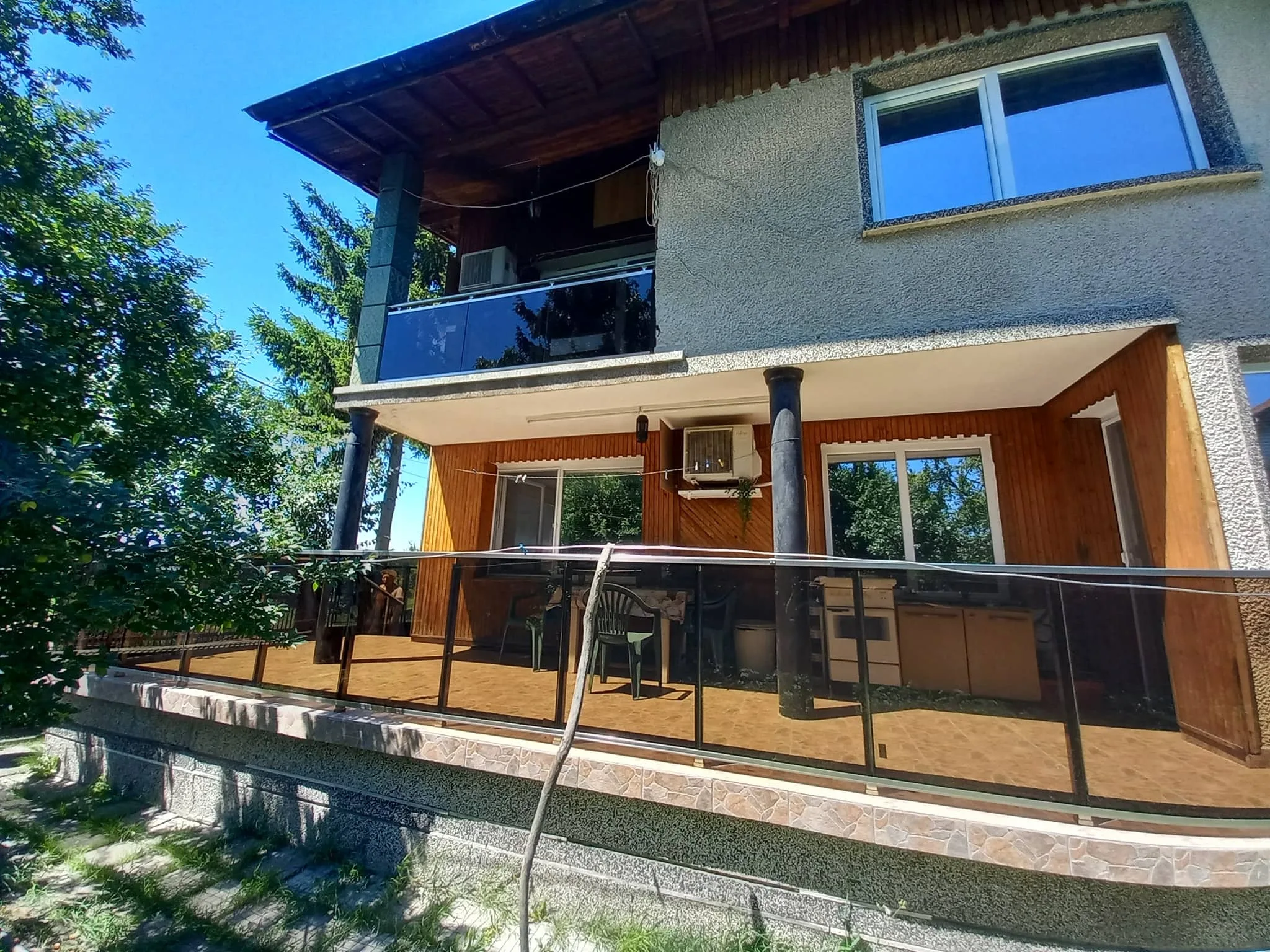 Парапет със стъкло по поръчка – изработка и монтаж