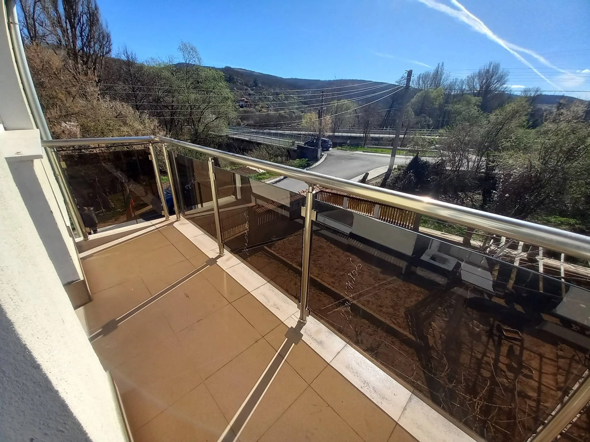 Парапет със стъкло по поръчка – изработка и монтаж