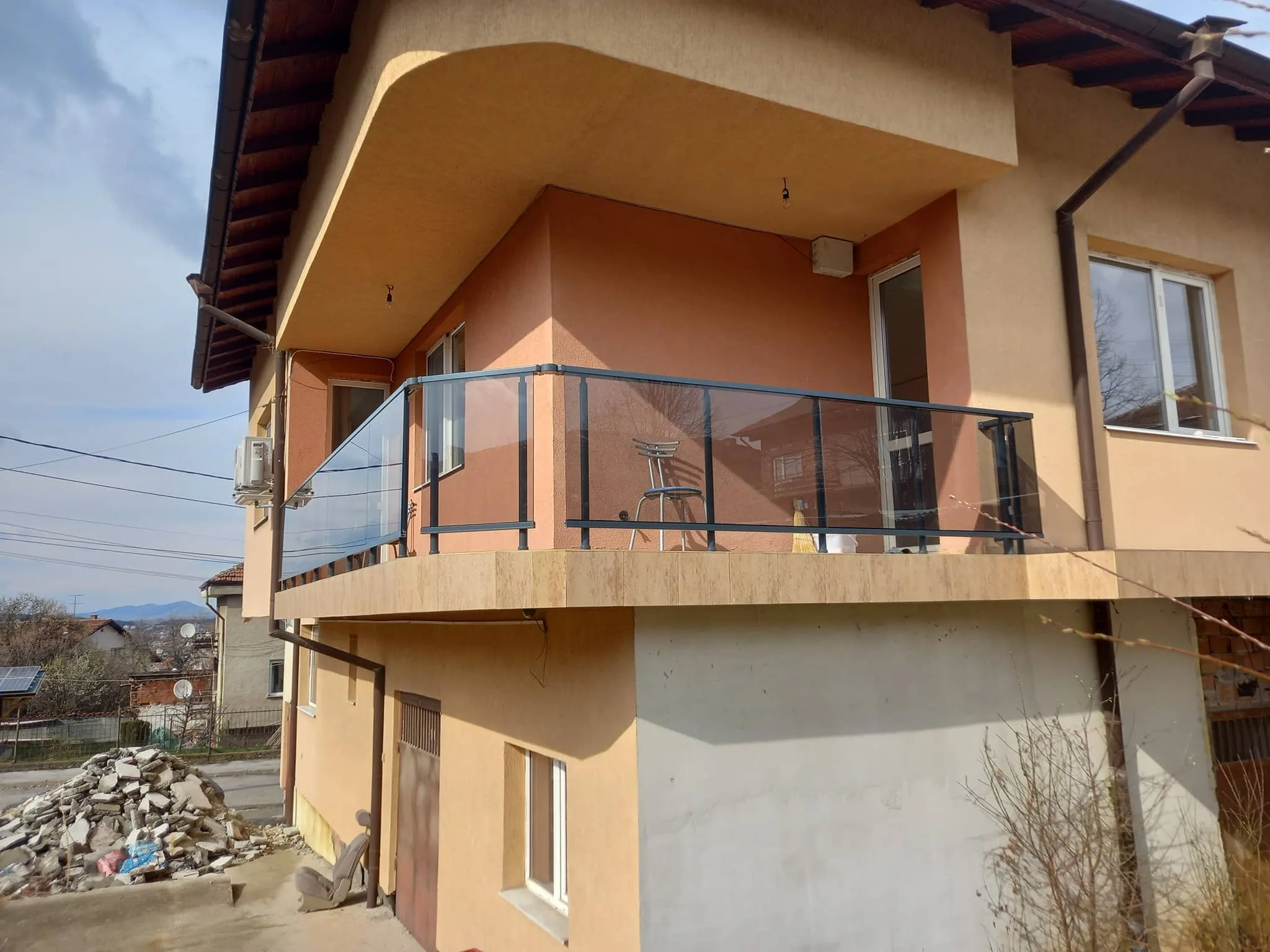 Парапет със стъкло по поръчка – изработка и монтаж