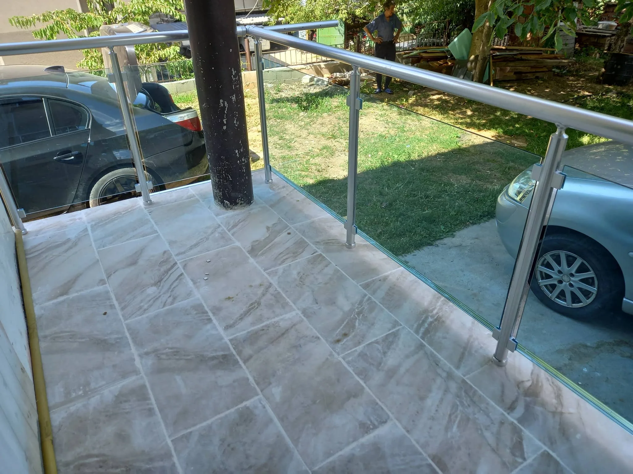 Парапет със стъкло по поръчка – изработка и монтаж