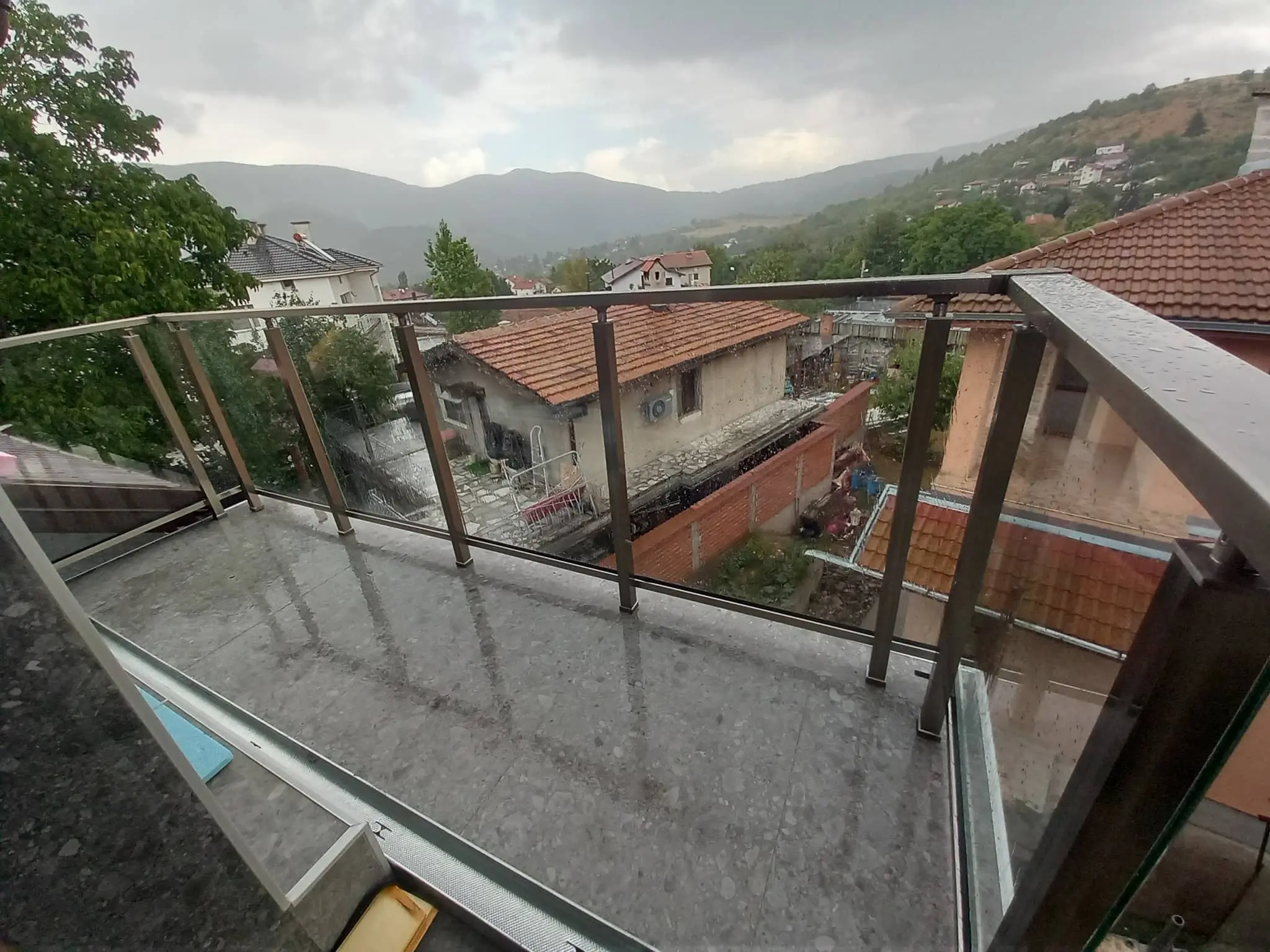 Парапети със стъкло – алуминий и закалено стъкло – Milenkovi 2018