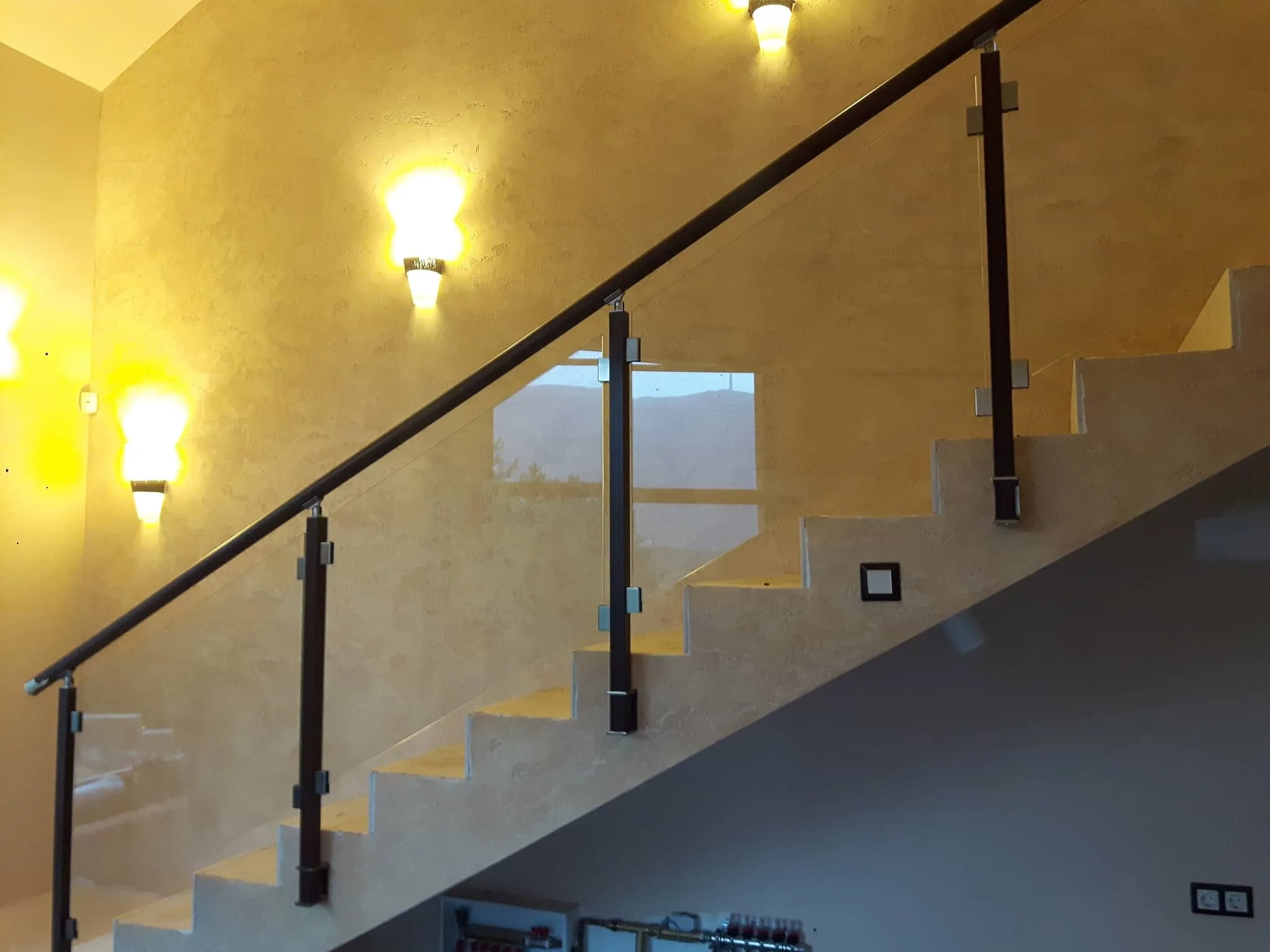 Парапет със стъкло по поръчка – изработка и монтаж