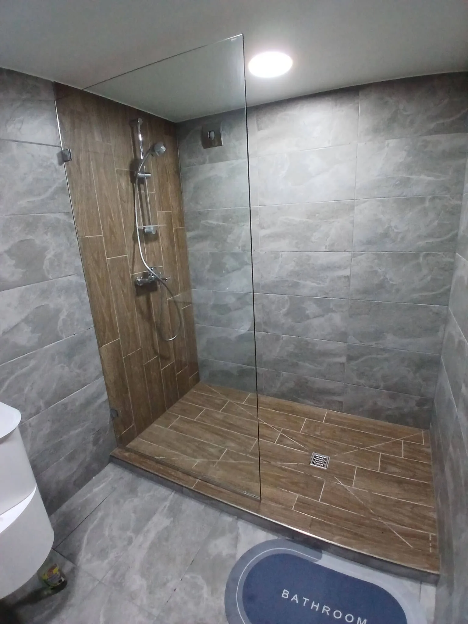 Ъглов душ параван по поръчка – Milenkovi 2018