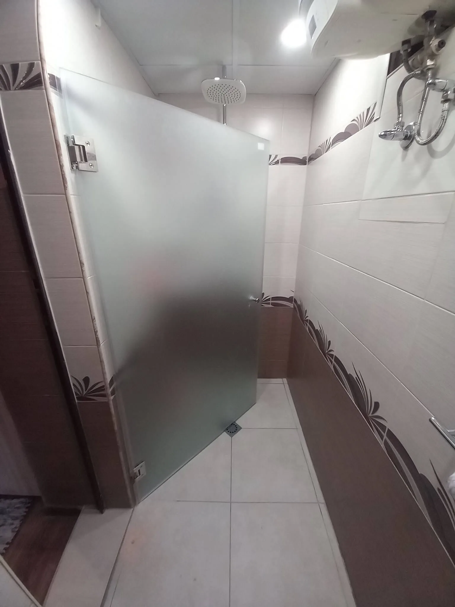 Правоъгълен душ параван – Milenkovi 2018