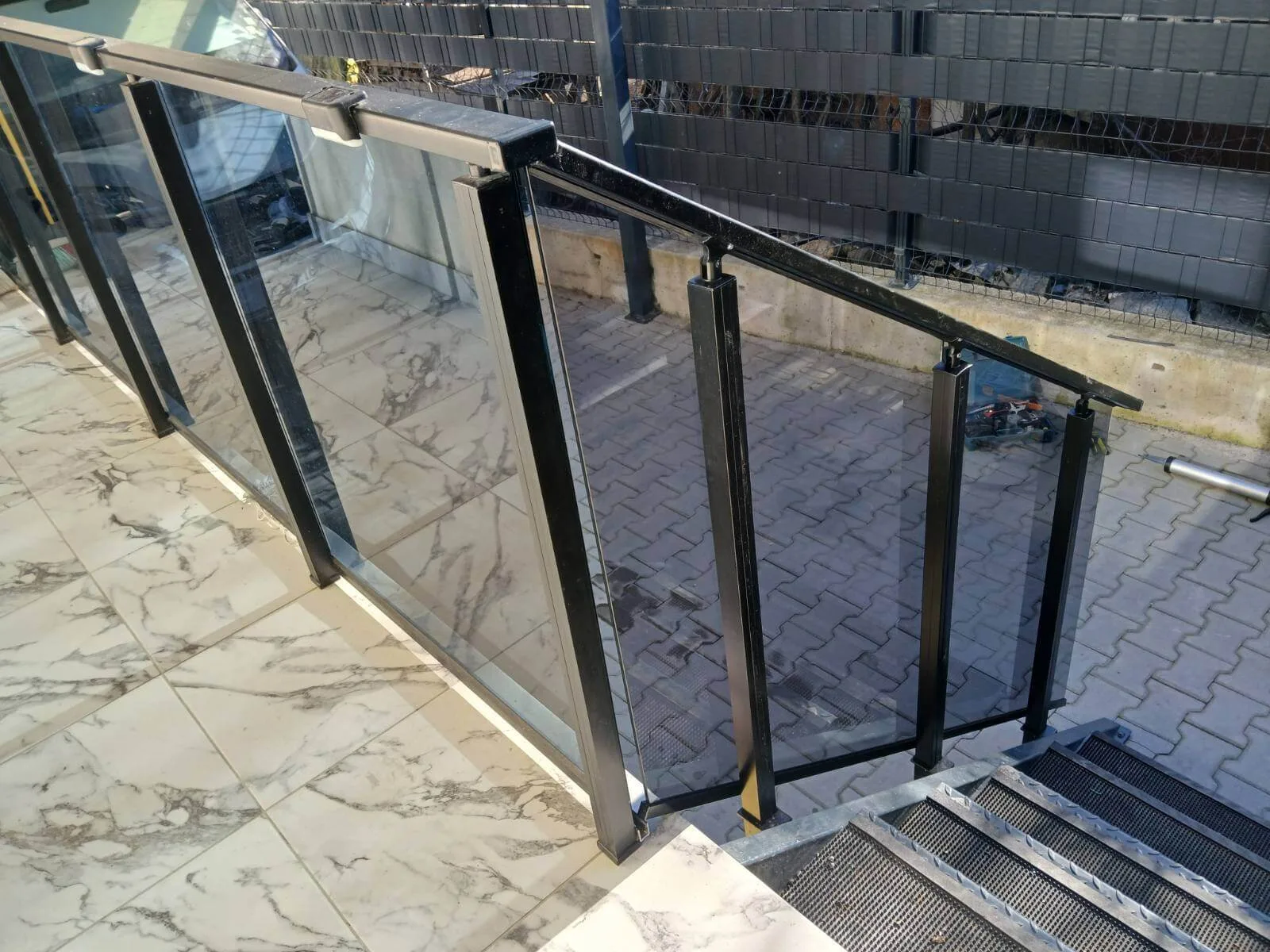 Алуминиев парапет със стъкло – Milenkovi 2018