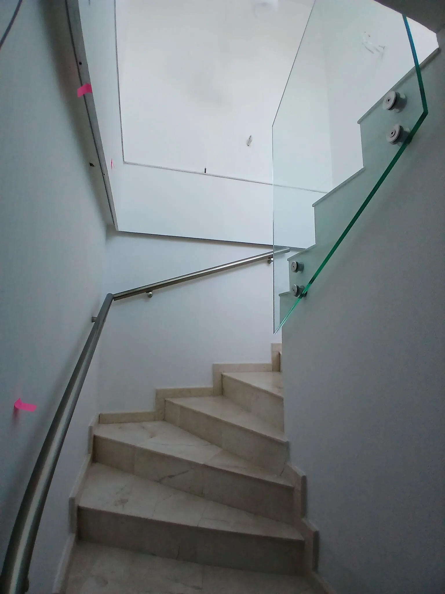 Самоносещ стъклен парапет – Milenkovi 2018