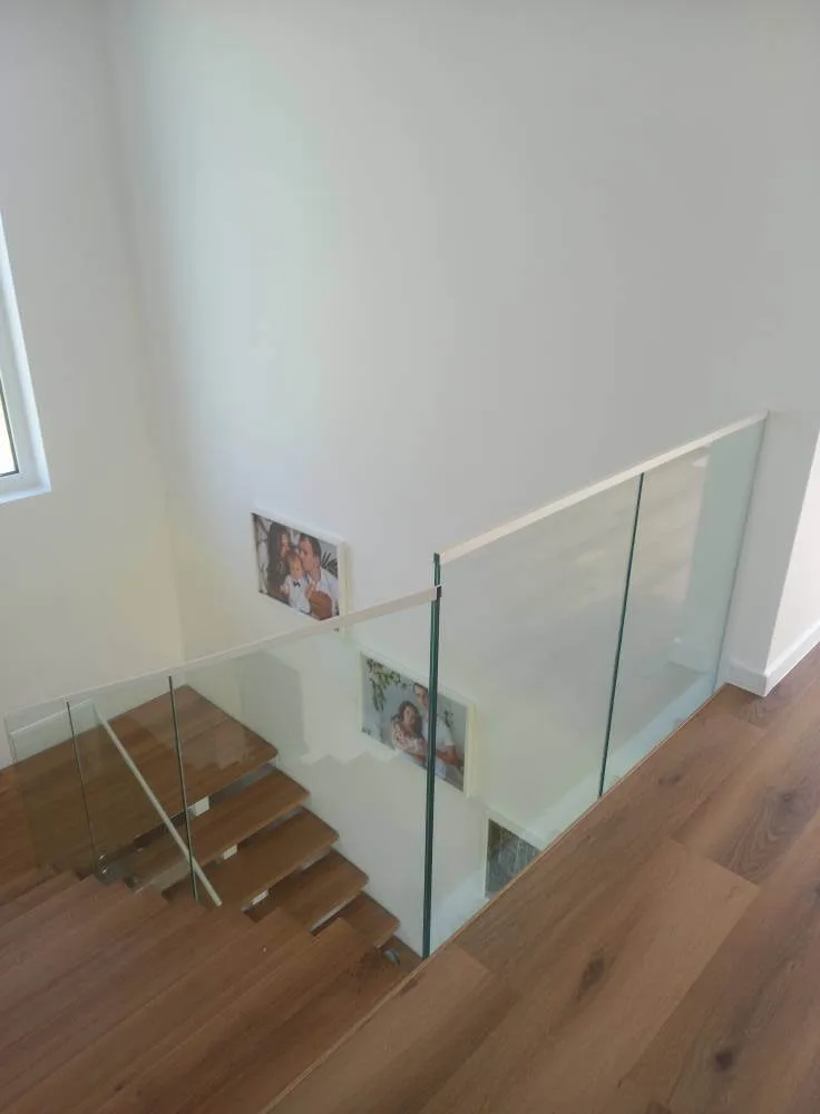 Самоносещ стъклен парапет – Milenkovi 2018