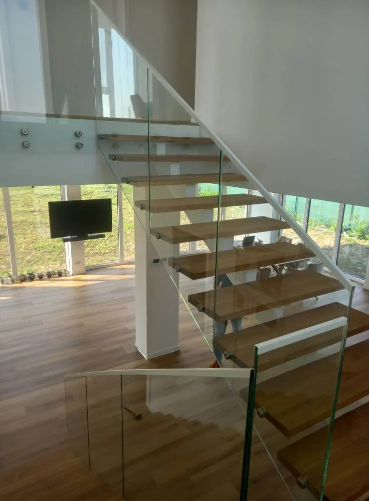 Самоносещ стъклен парапет – Milenkovi 2018