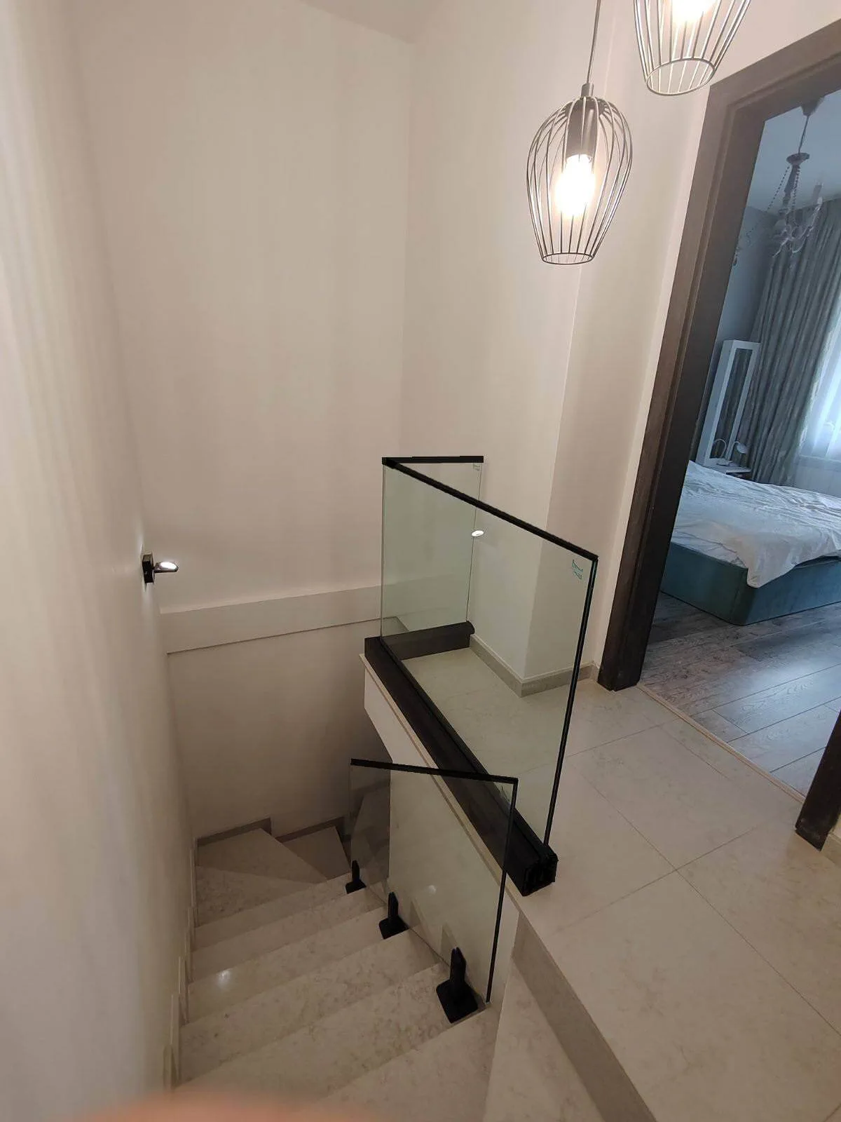 Самоносещ стъклен парапет – Milenkovi 2018