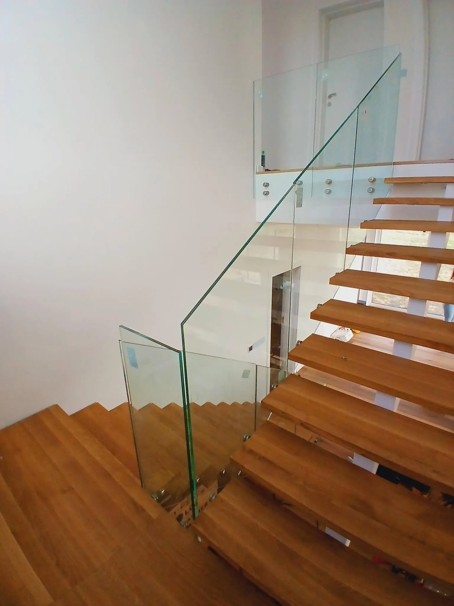 Самоносещ стъклен парапет – Milenkovi 2018