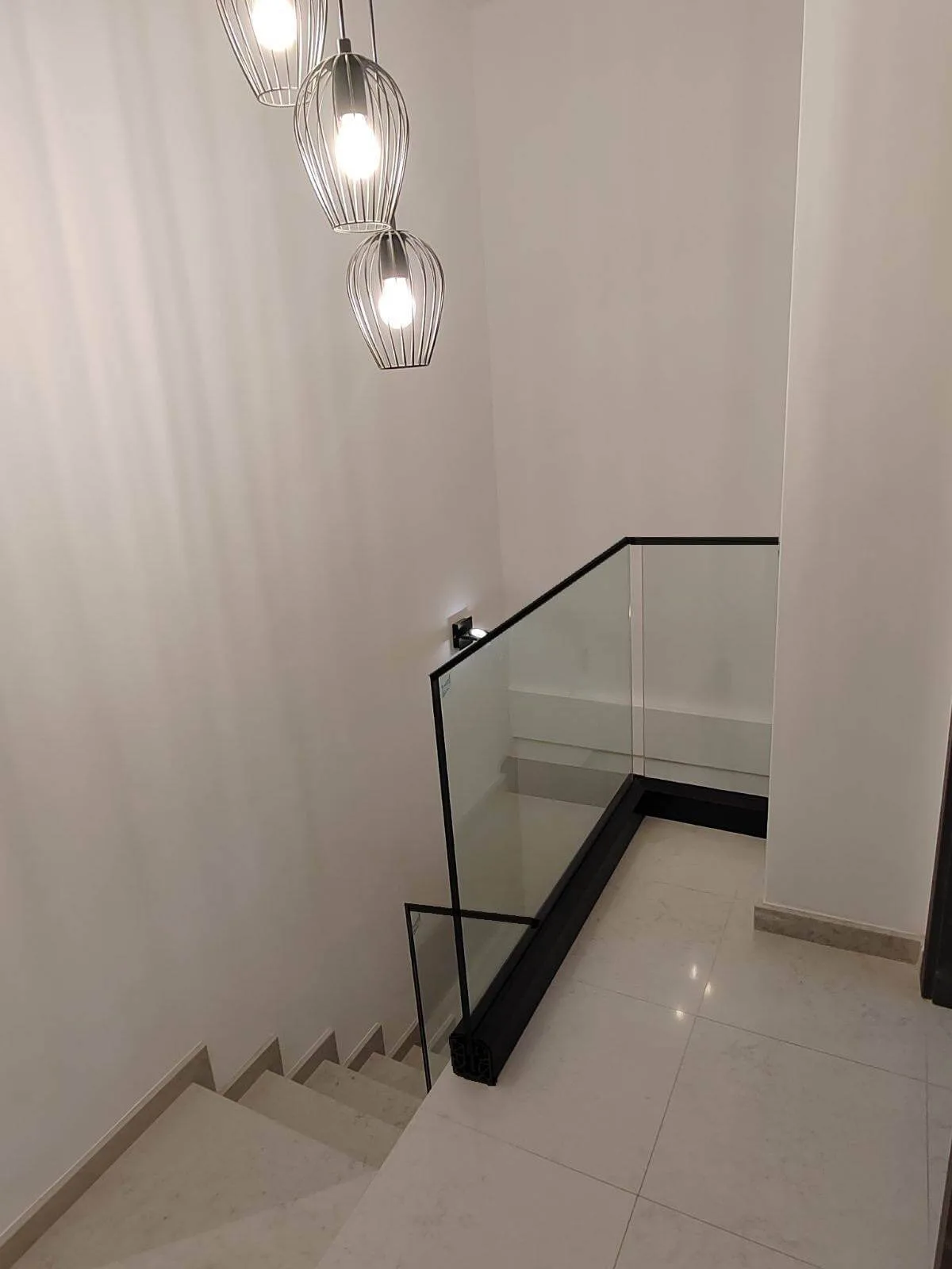 Самоносещ стъклен парапет – Milenkovi 2018