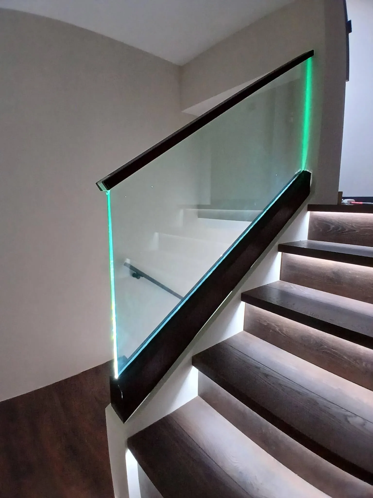 Самоносещ стъклен парапет – Milenkovi 2018