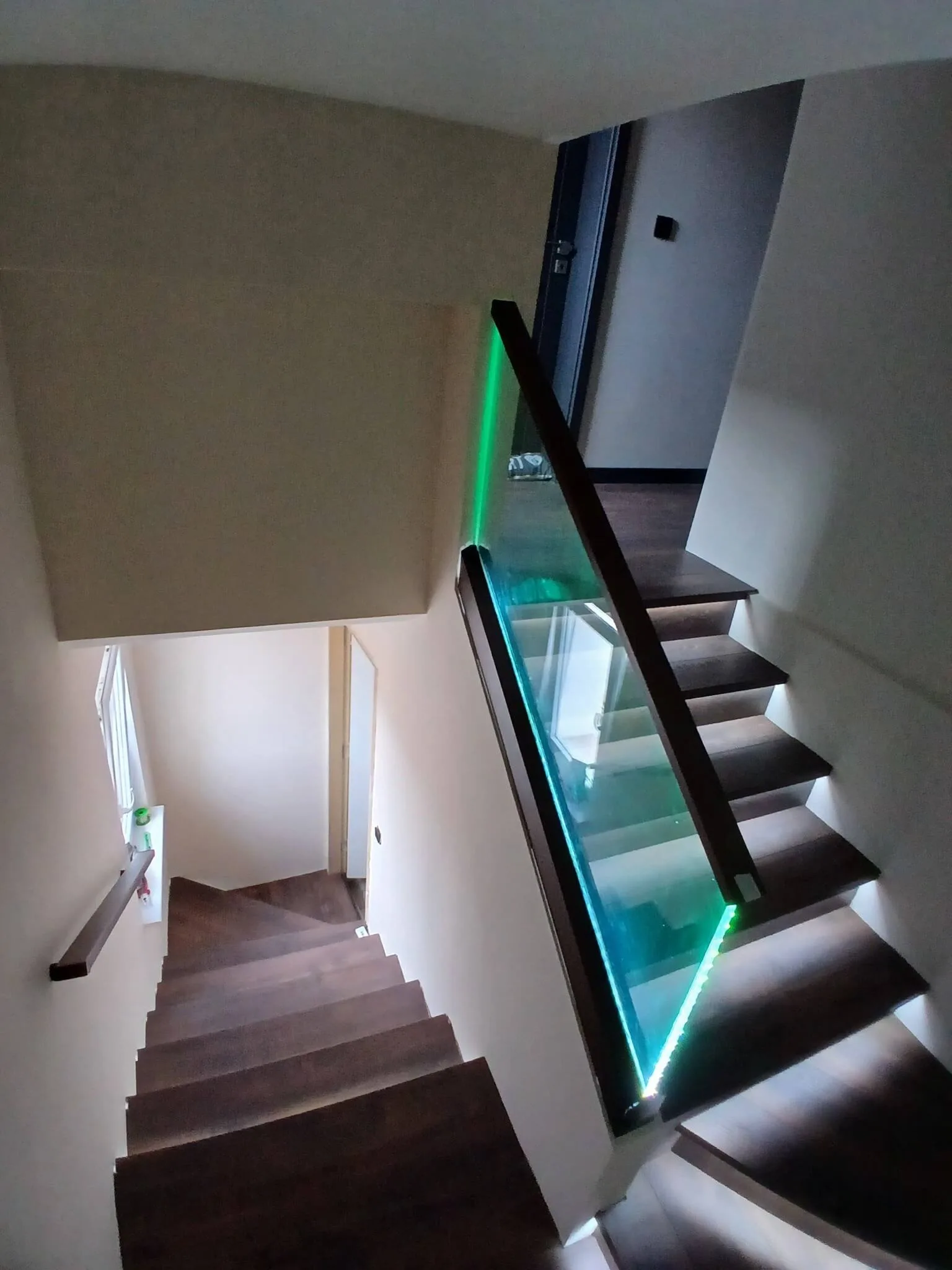 Самоносещ стъклен парапет – Milenkovi 2018