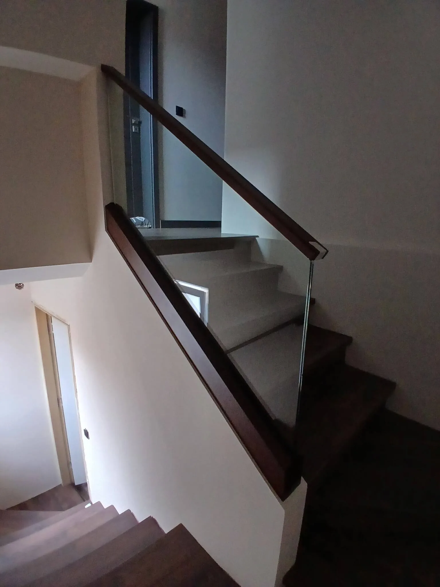 Самоносещ стъклен парапет – Milenkovi 2018