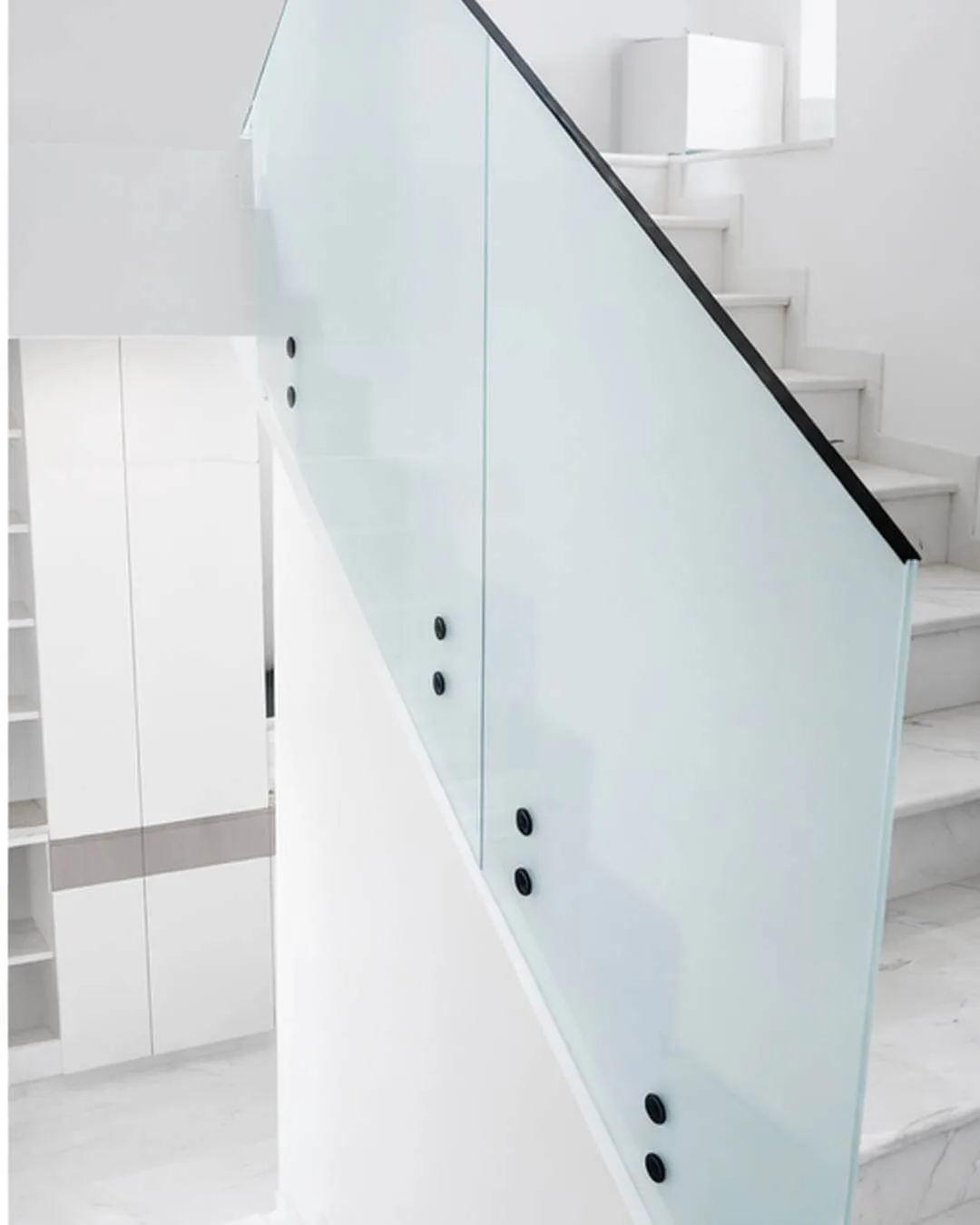 Самоносещ стъклен парапет – Milenkovi 2018