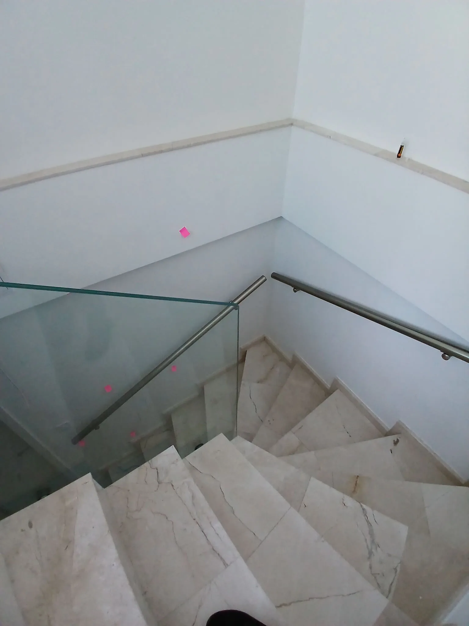 Самоносещ стъклен парапет – Milenkovi 2018