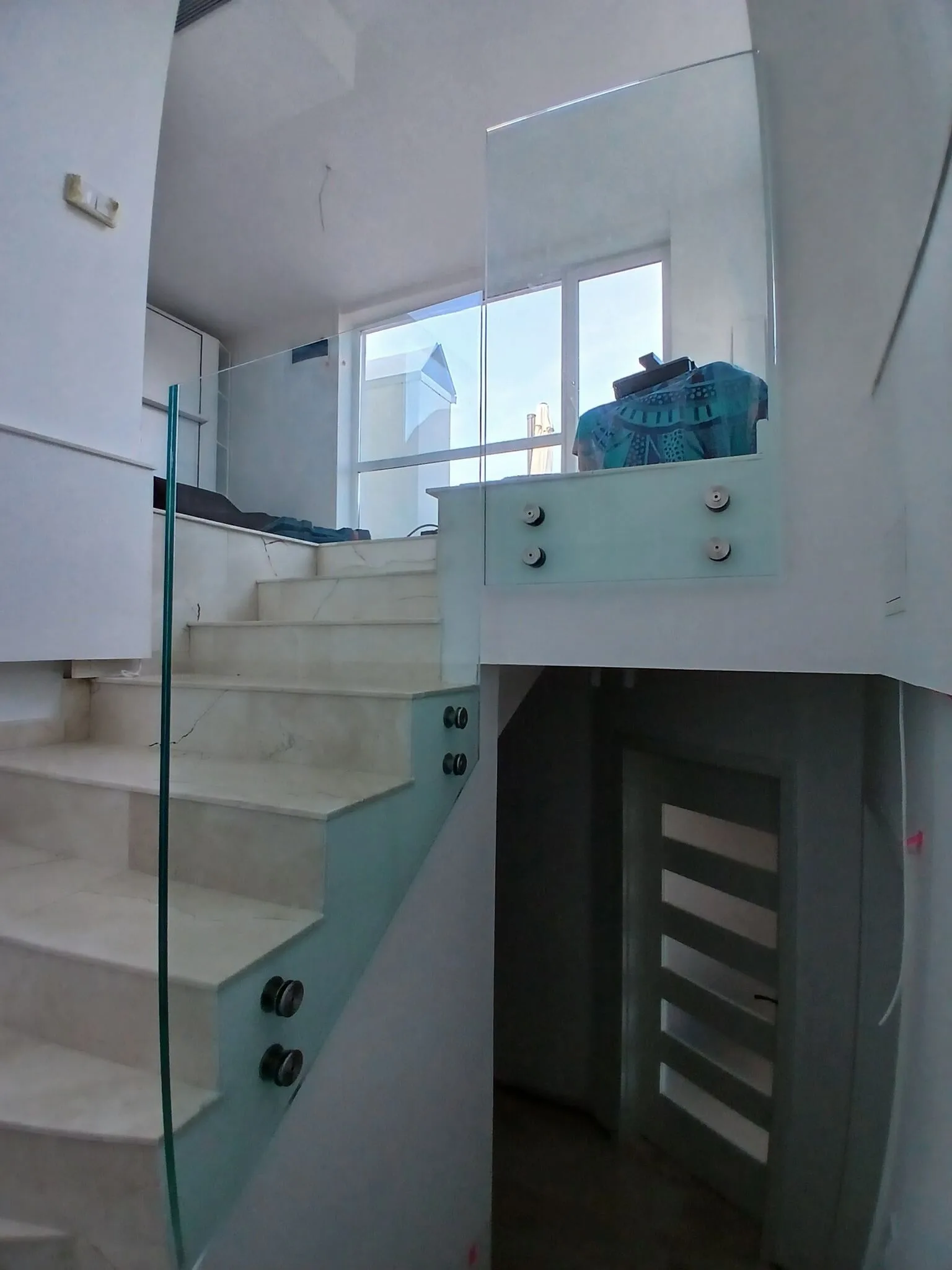 Самоносещ стъклен парапет – Milenkovi 2018