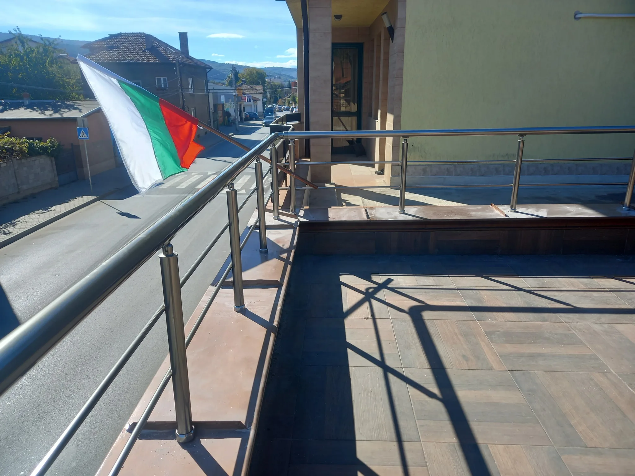 Струнен парапет от алуминий и стомана – изработка и монтаж