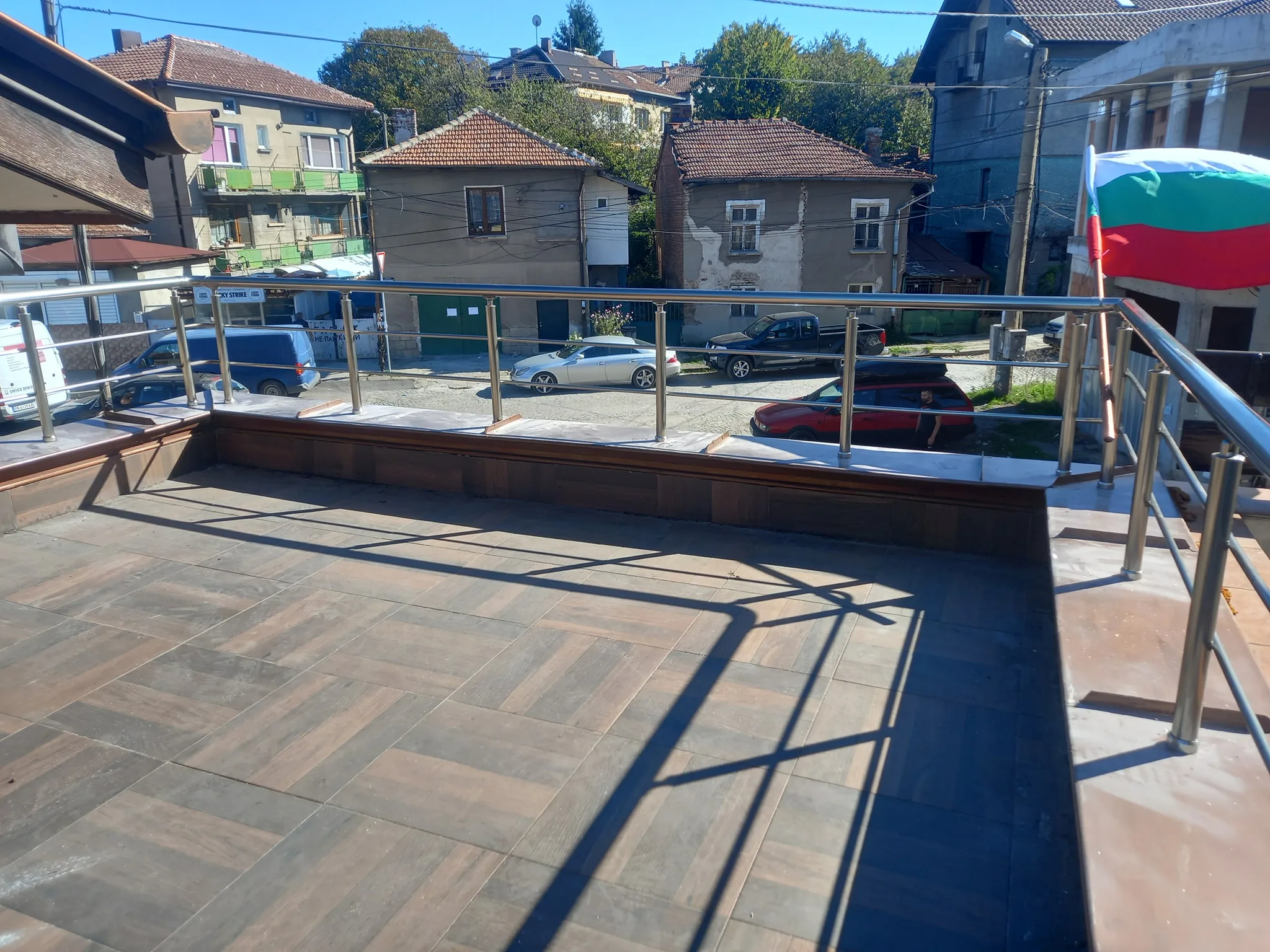 Струнен парапет от алуминий и стомана – изработка и монтаж