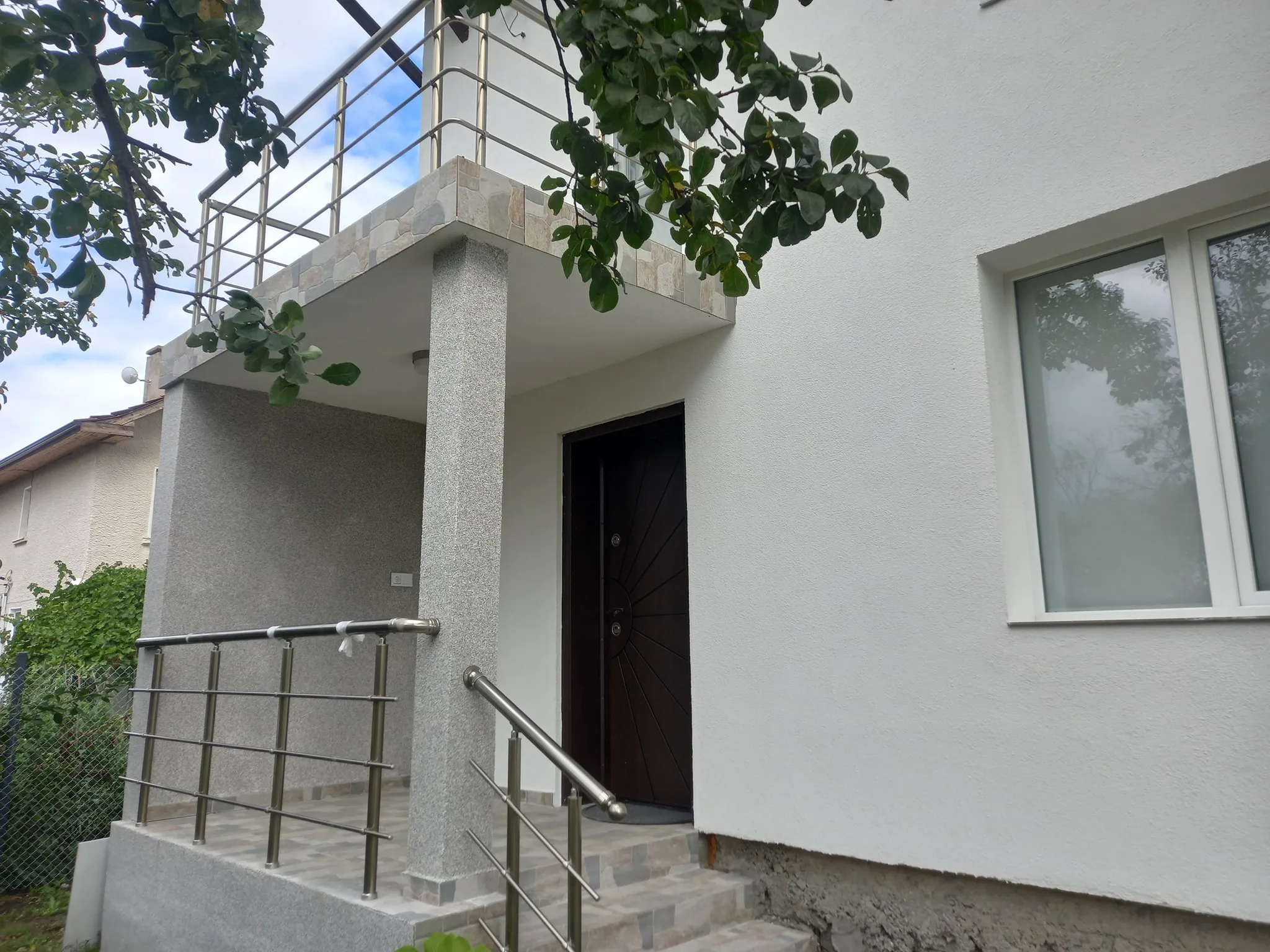 Струнен парапет от алуминий и стомана – изработка и монтаж