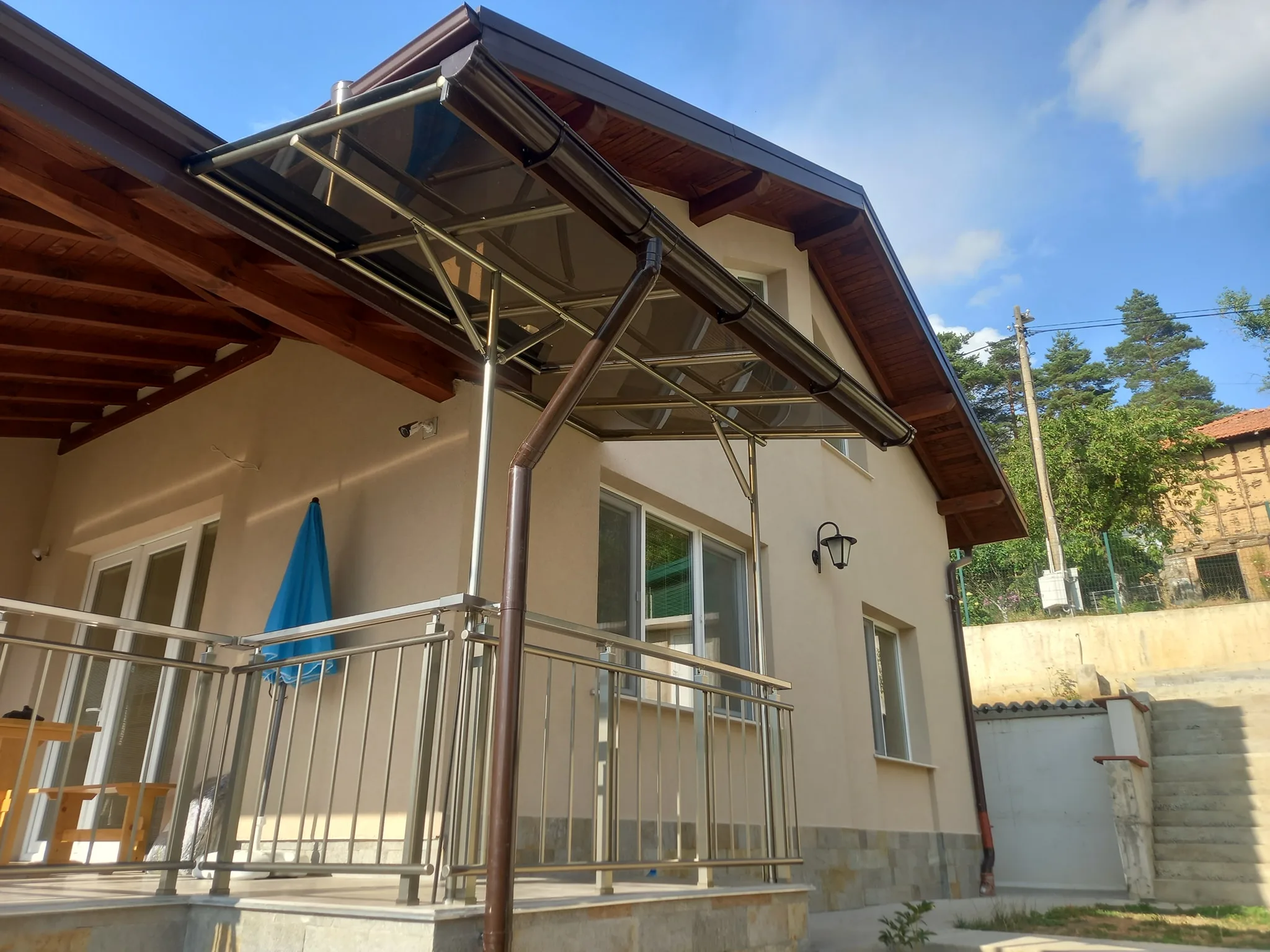 Струнен парапет от алуминий и стомана – изработка и монтаж