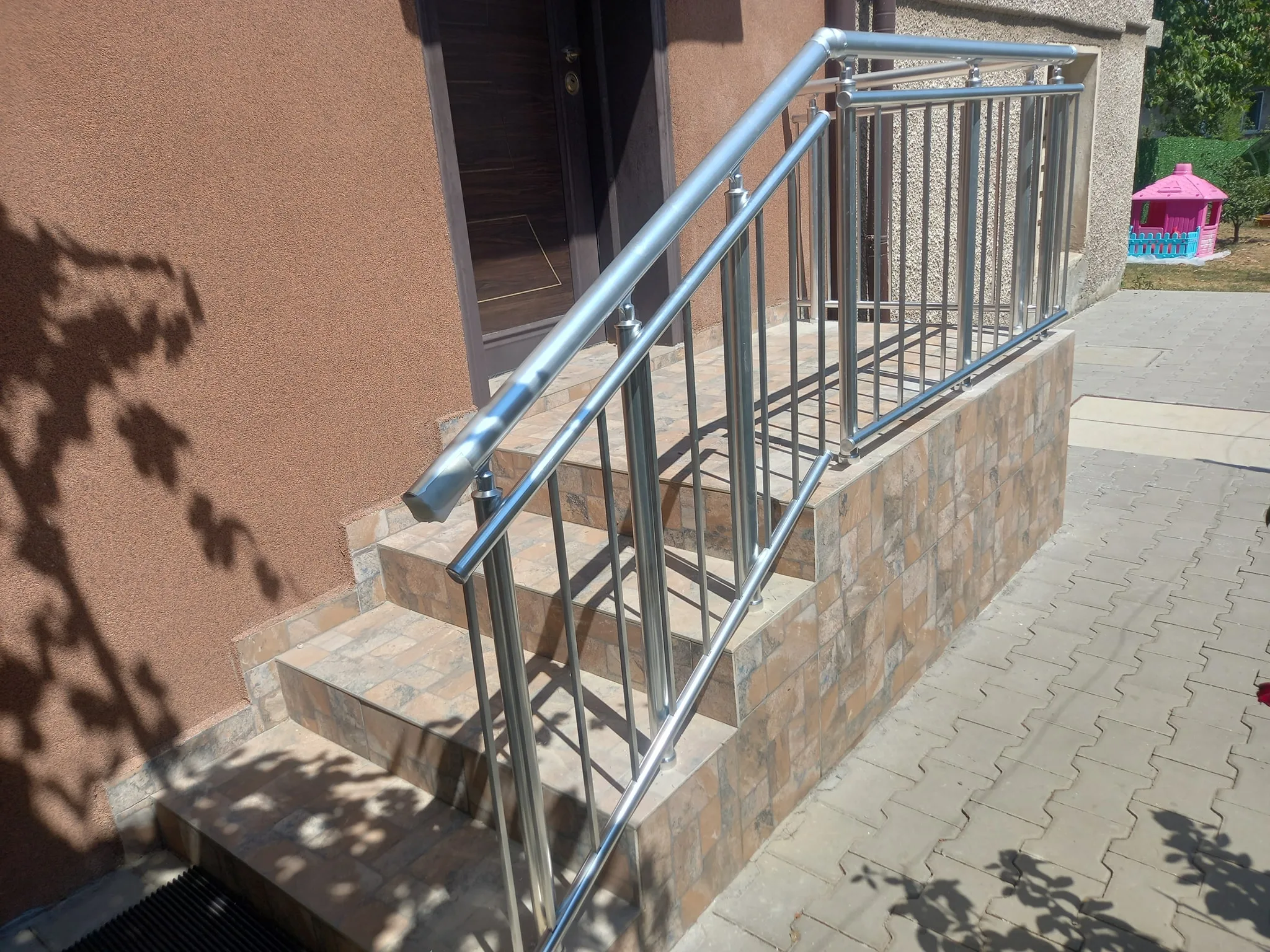 Струнен парапет от алуминий и стомана – изработка и монтаж