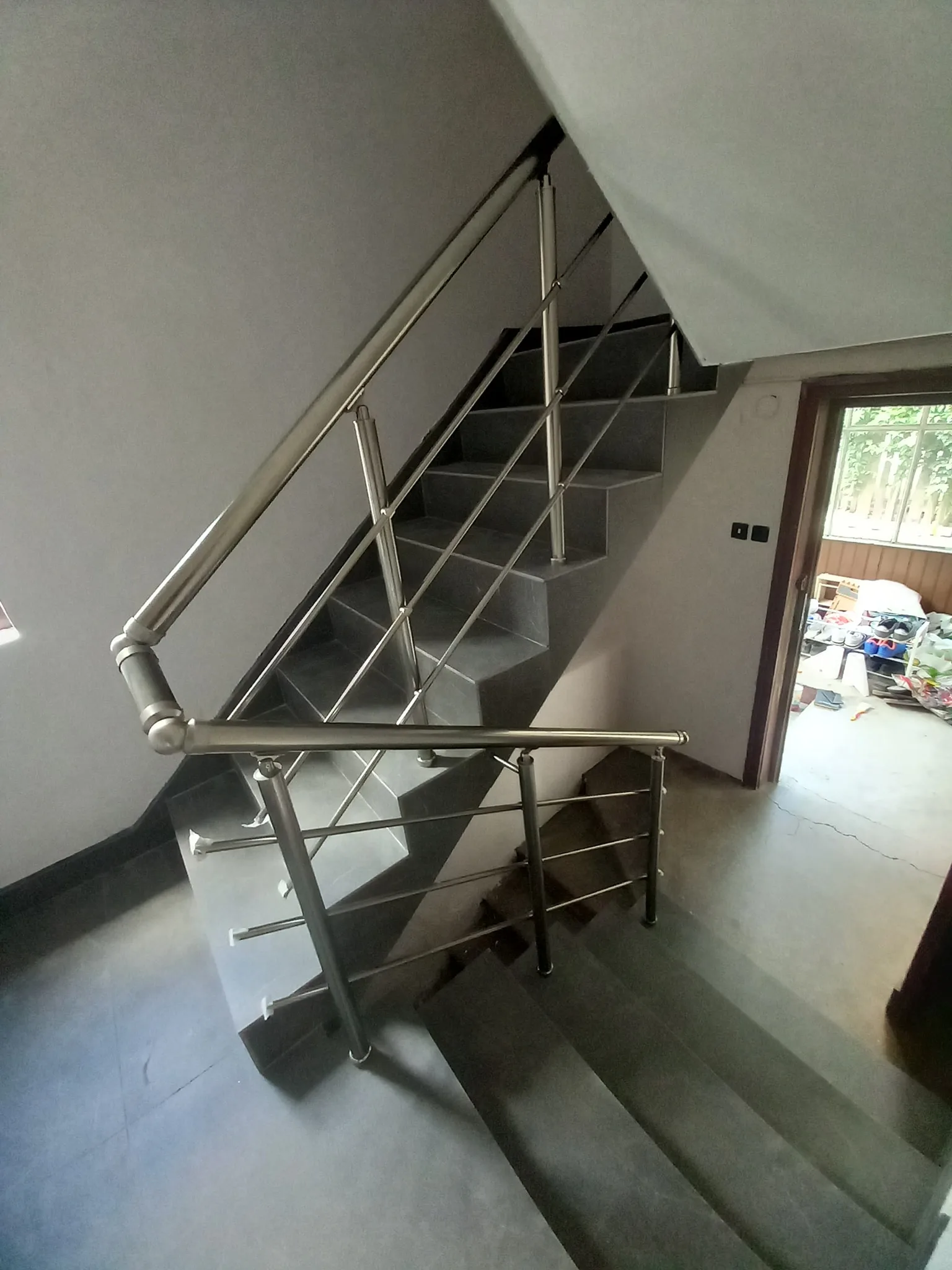 Струнен парапет от алуминий и стомана – изработка и монтаж