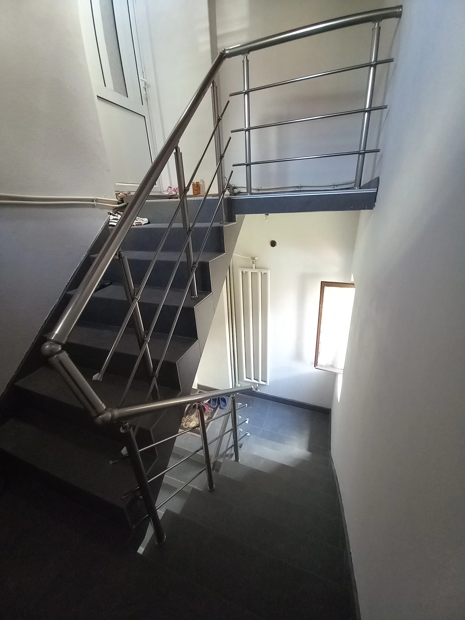 Струнен парапет от алуминий и стомана – изработка и монтаж