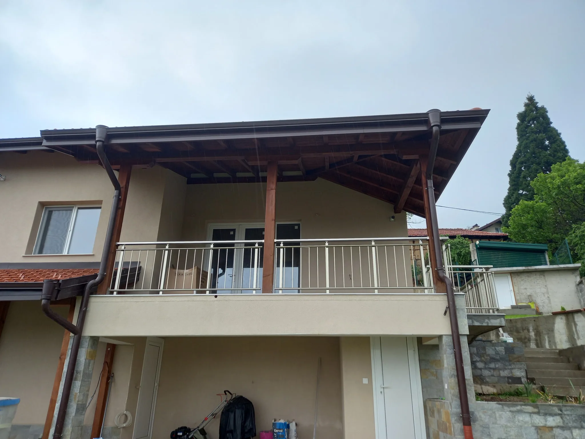 Струнен парапет от алуминий и стомана – изработка и монтаж