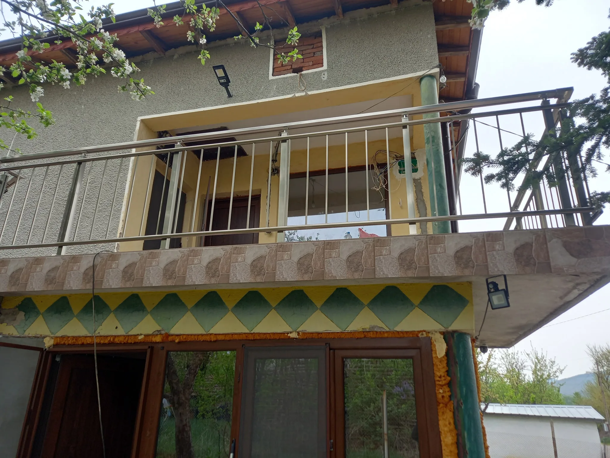 Струнен парапет от алуминий и стомана – изработка и монтаж