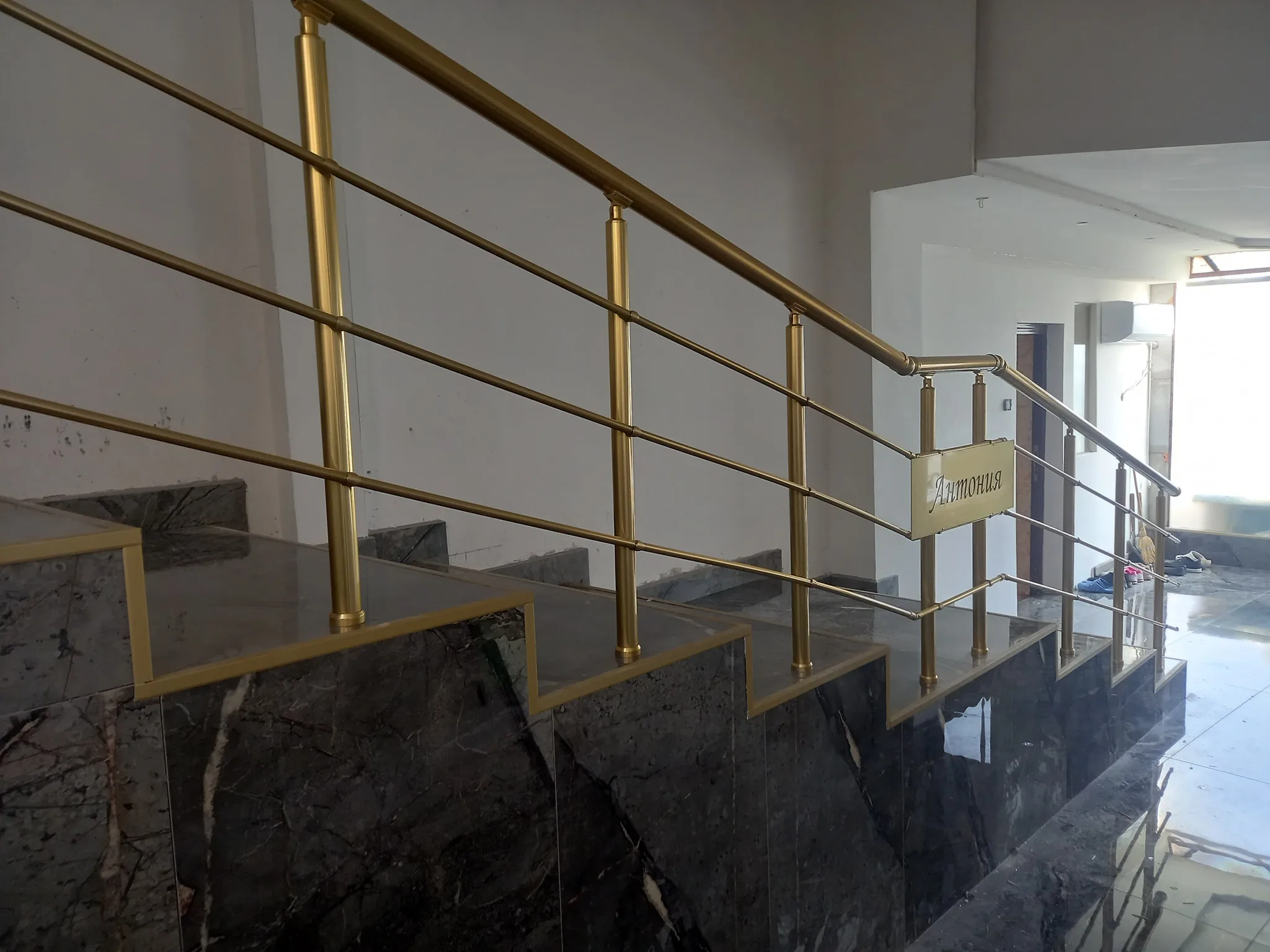 Струнен парапет от алуминий и стомана – изработка и монтаж