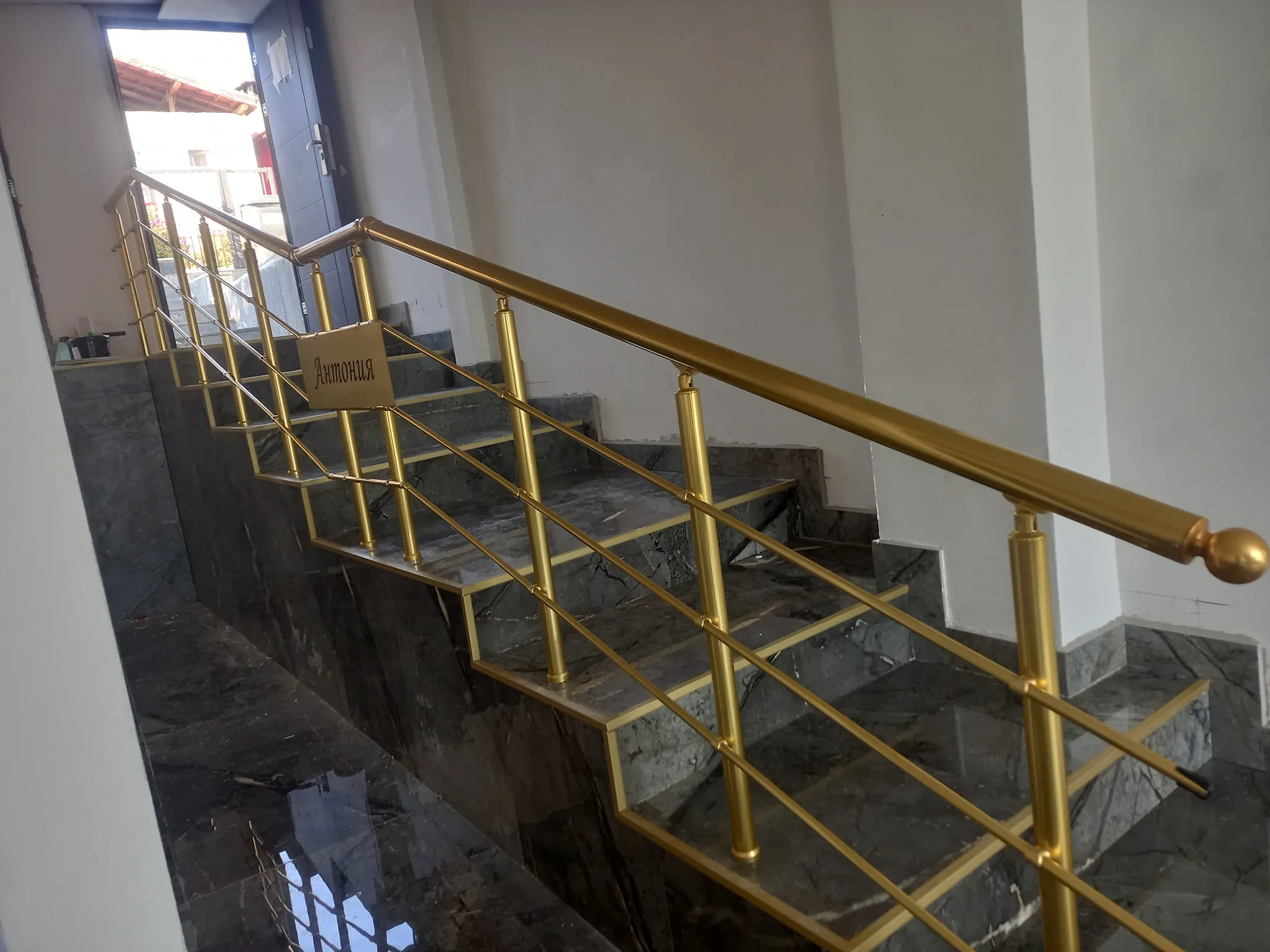 Струнен парапет от алуминий и стомана – изработка и монтаж