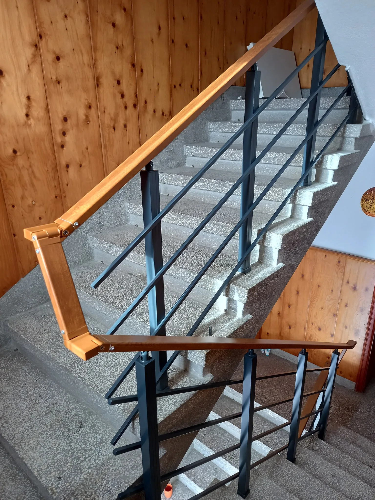 Струнен парапет от алуминий и стомана – изработка и монтаж