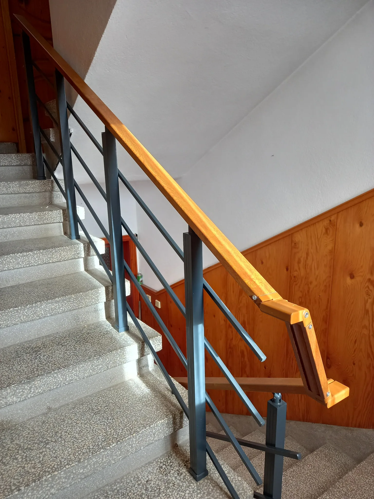 Струнен парапет от алуминий и стомана – изработка и монтаж