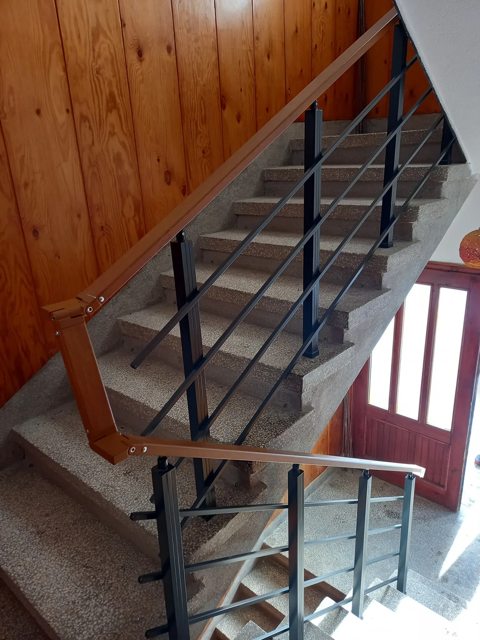 Струнен парапет от алуминий и стомана – изработка и монтаж