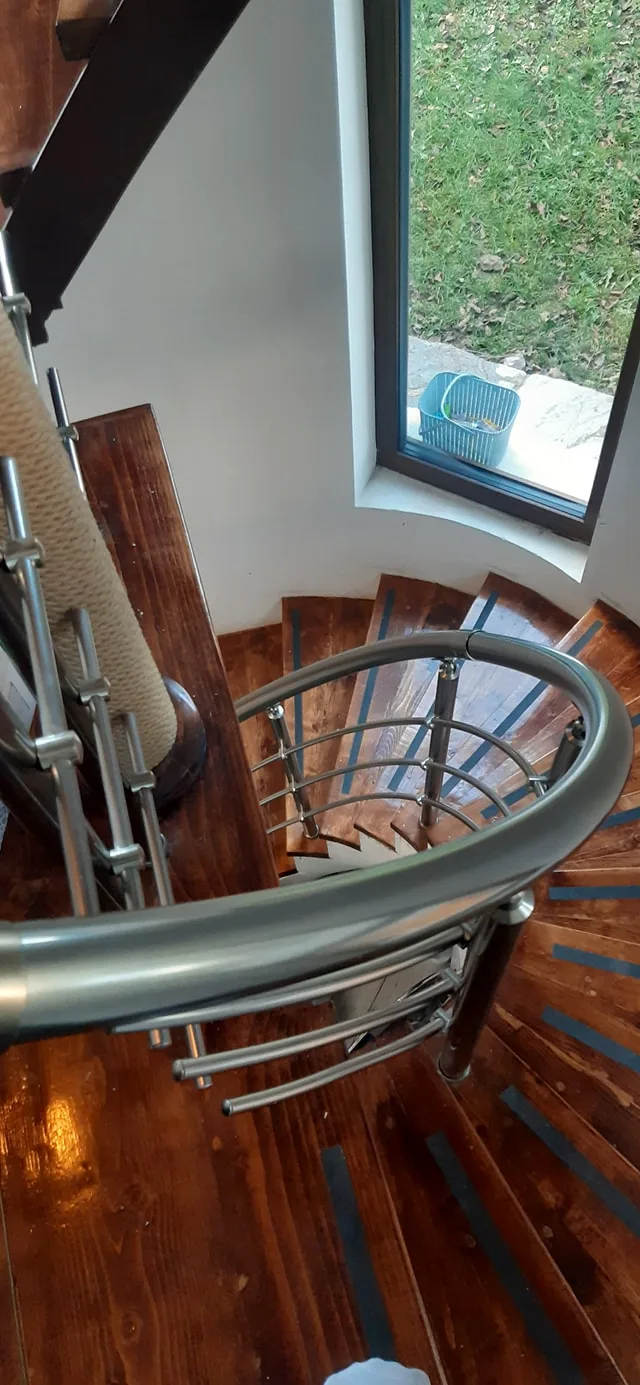 Струнен парапет от алуминий и стомана – изработка и монтаж