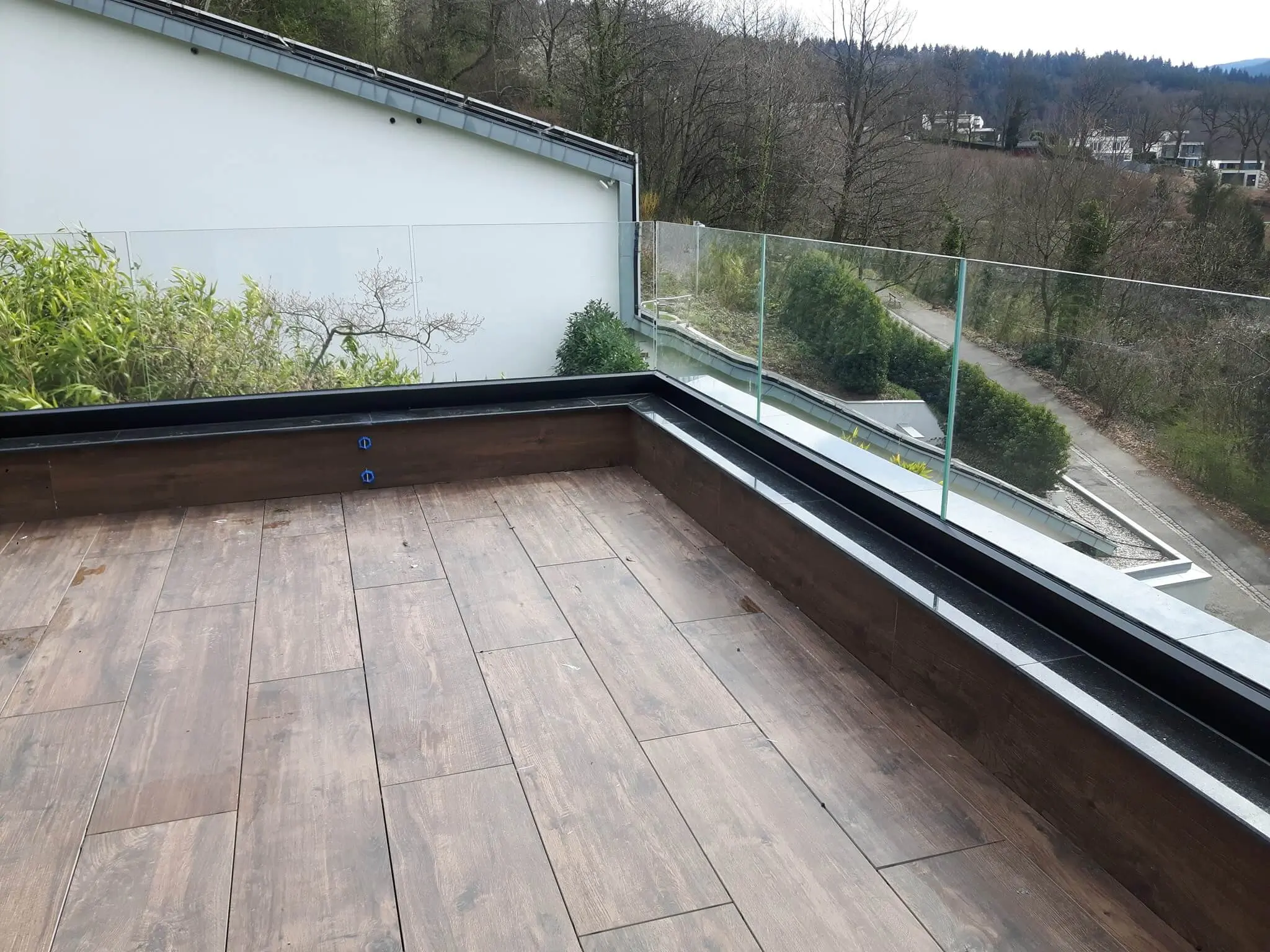 Самоносещ стъклен парапет по поръчка – тераса и балкон