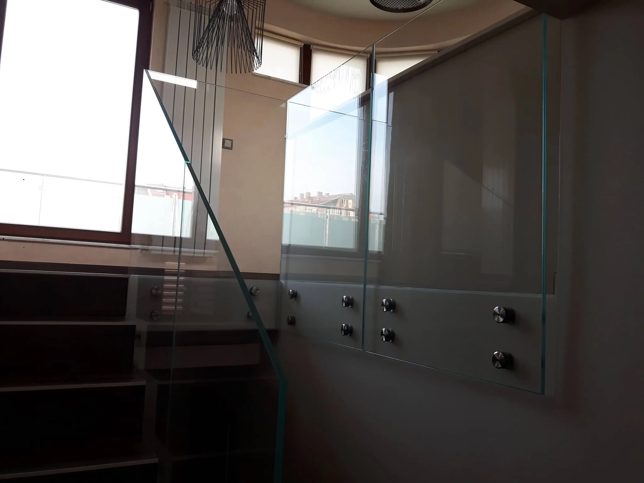 Самоносещ стъклен парапет по поръчка – тераса и балкон