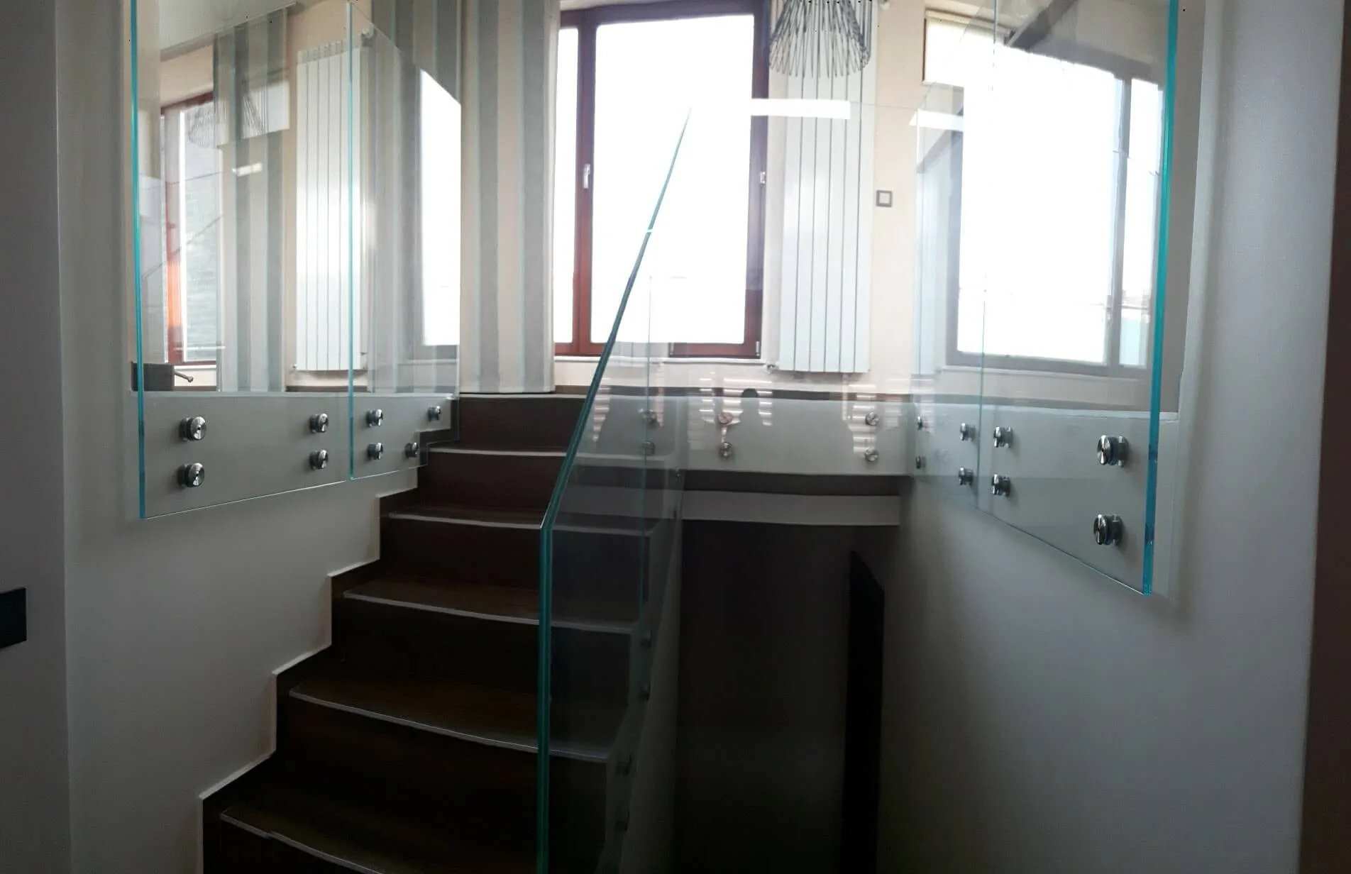 Самоносещ стъклен парапет по поръчка – тераса и балкон