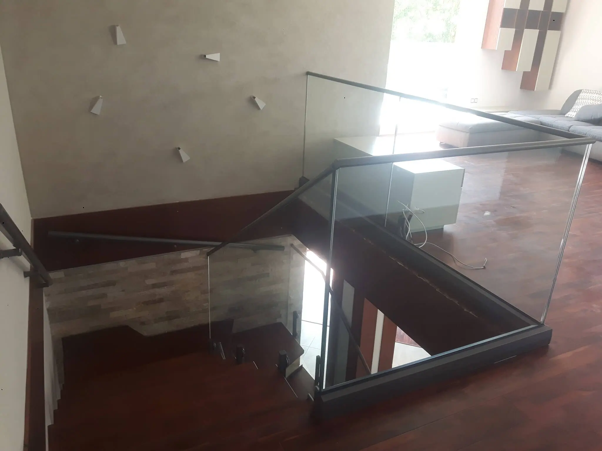 Самоносещ стъклен парапет по поръчка – тераса и балкон